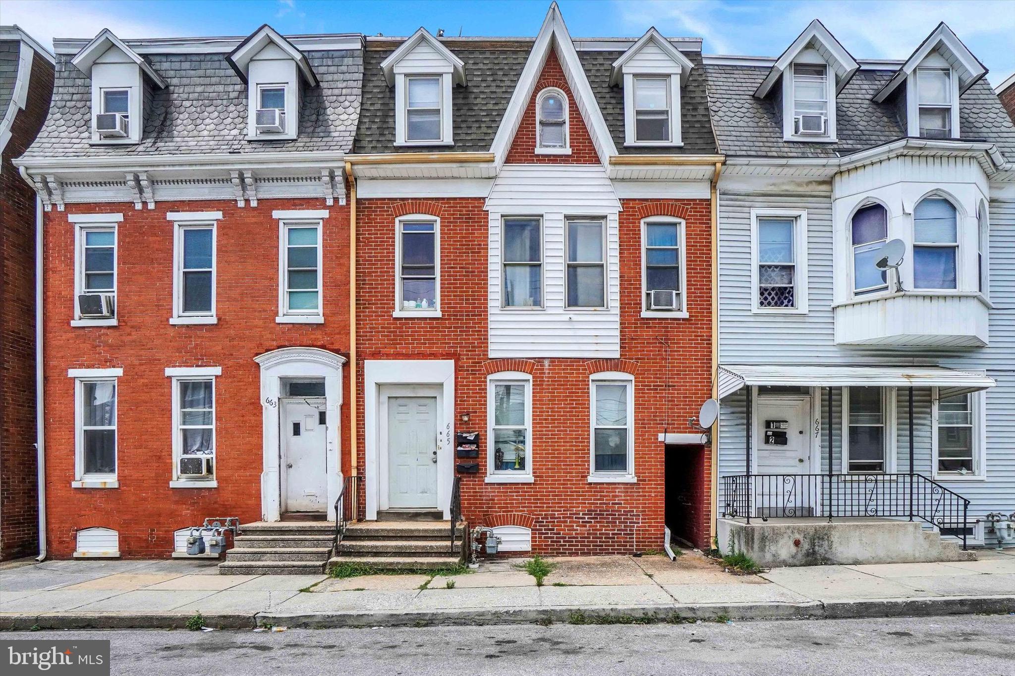 Fully occupied 3-unit rental with long-term tenants and solid cash flow.