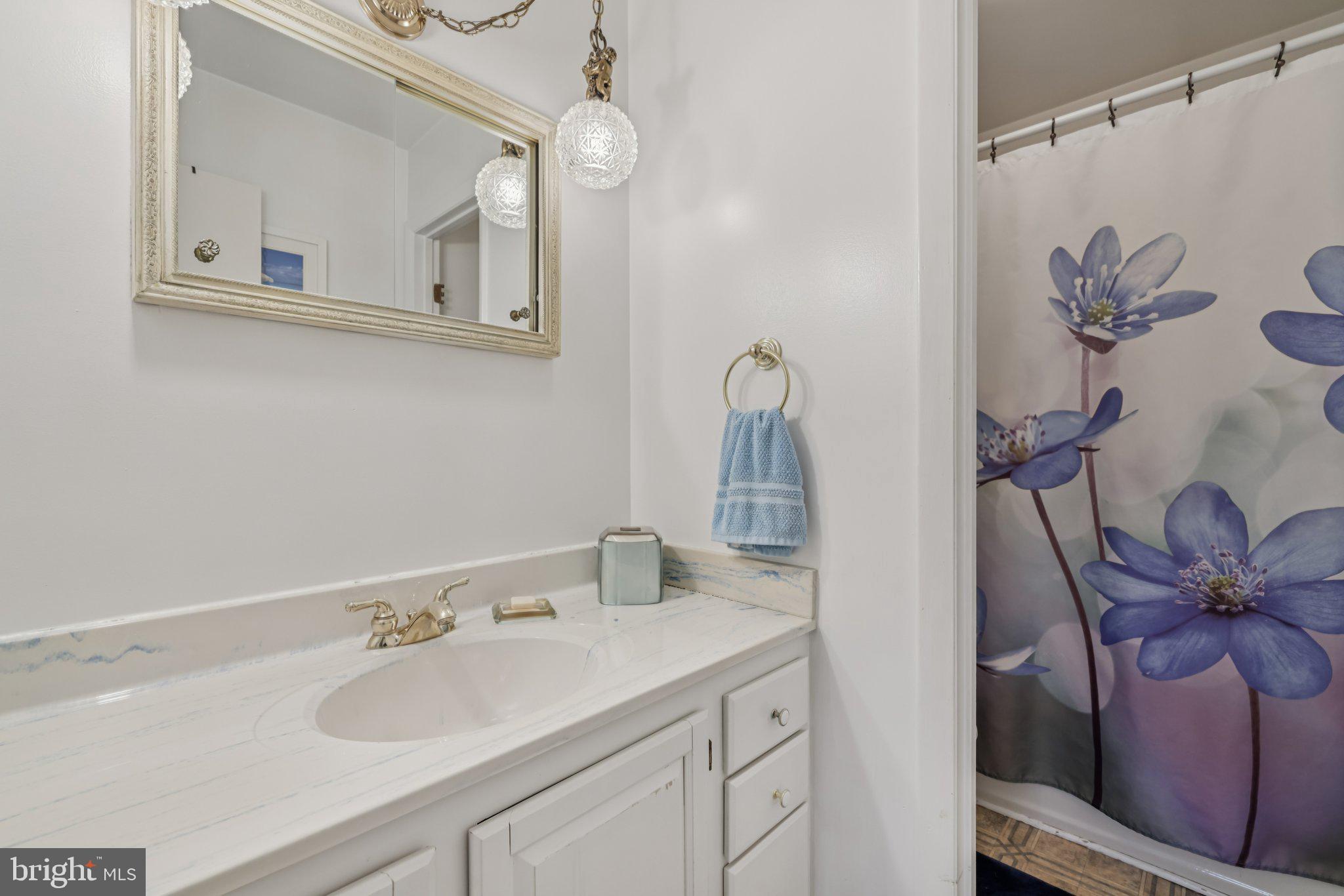 MIDDLE RIVER - Residential