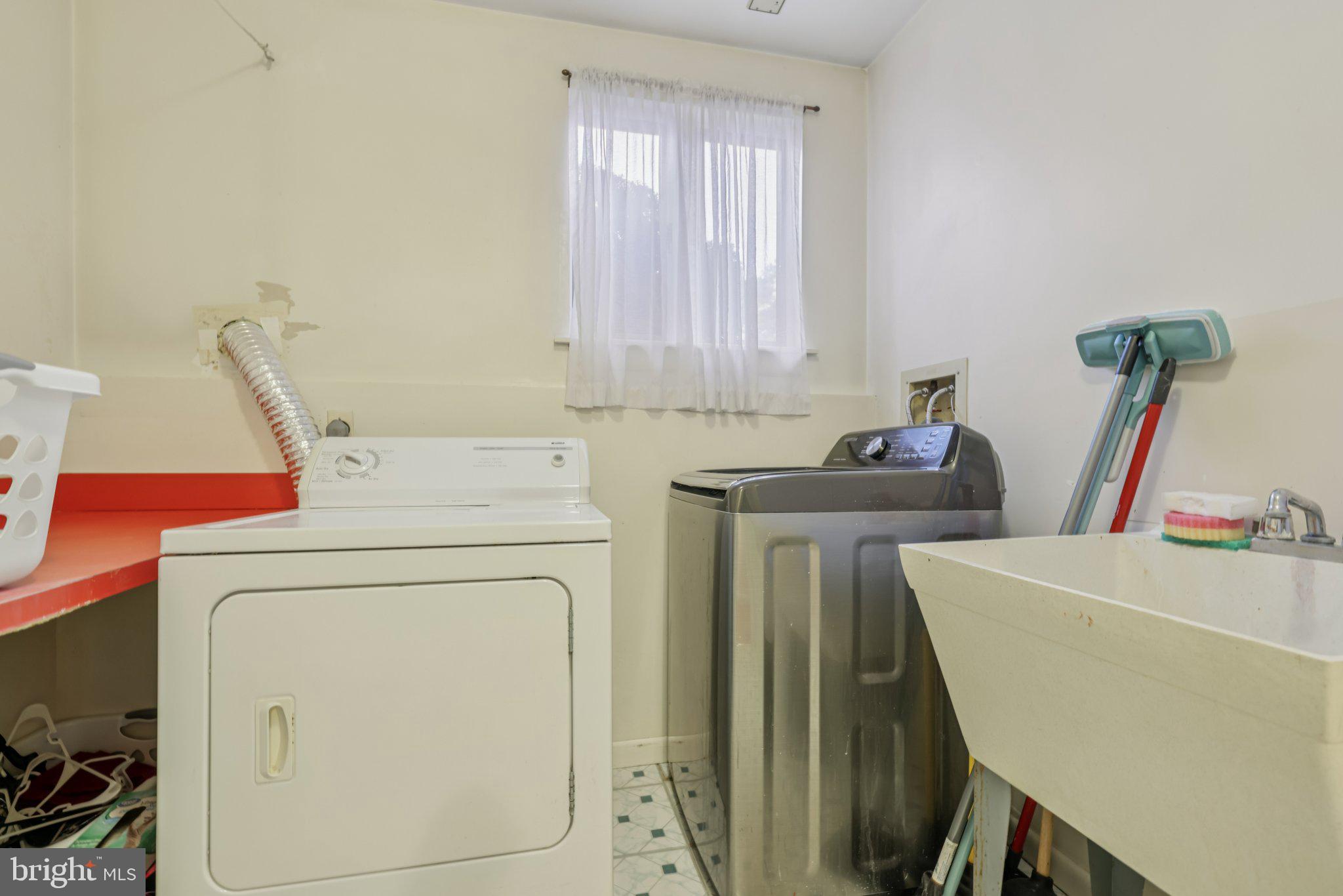 MIDDLE RIVER - Residential