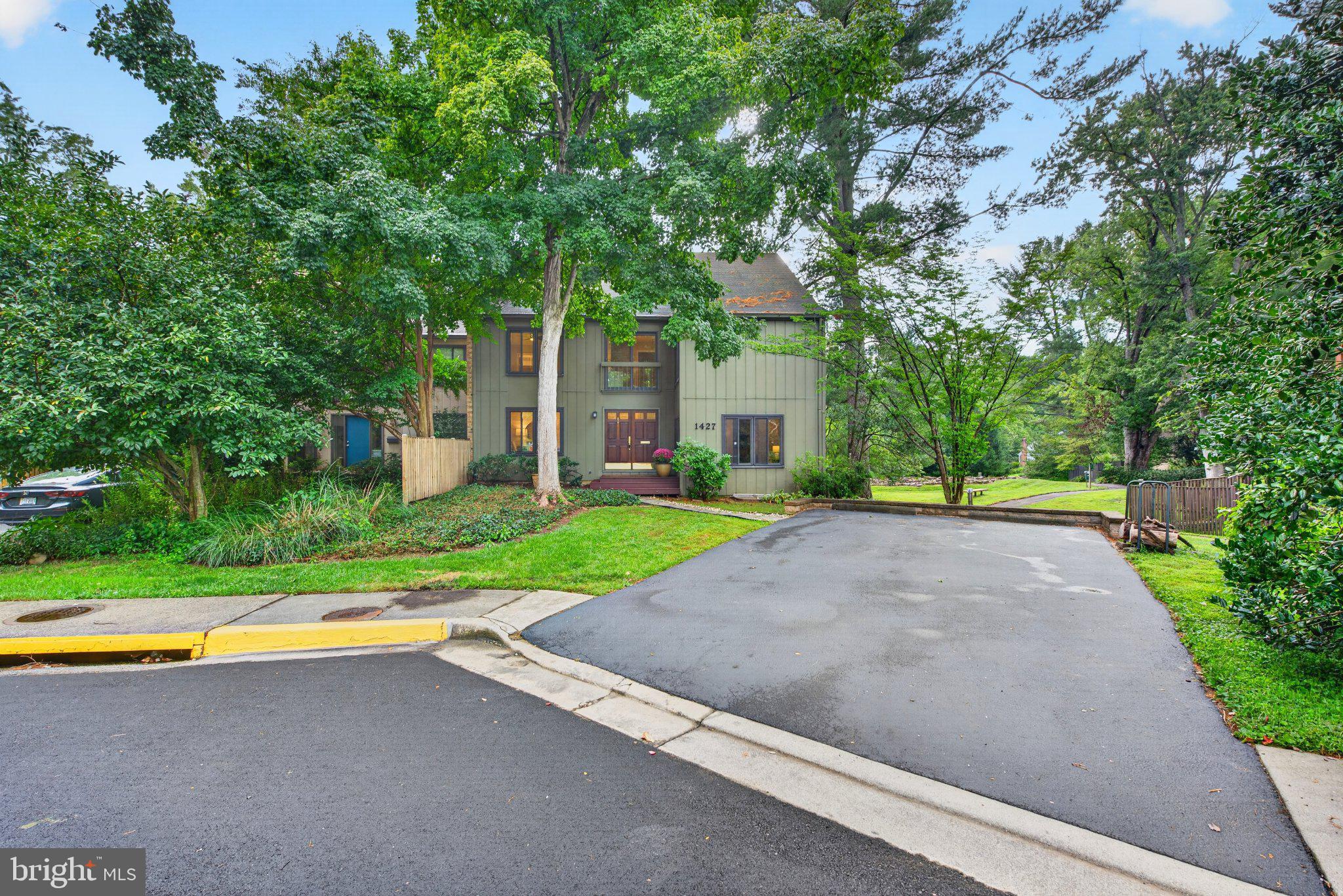 1427 GREEN RUN LANE