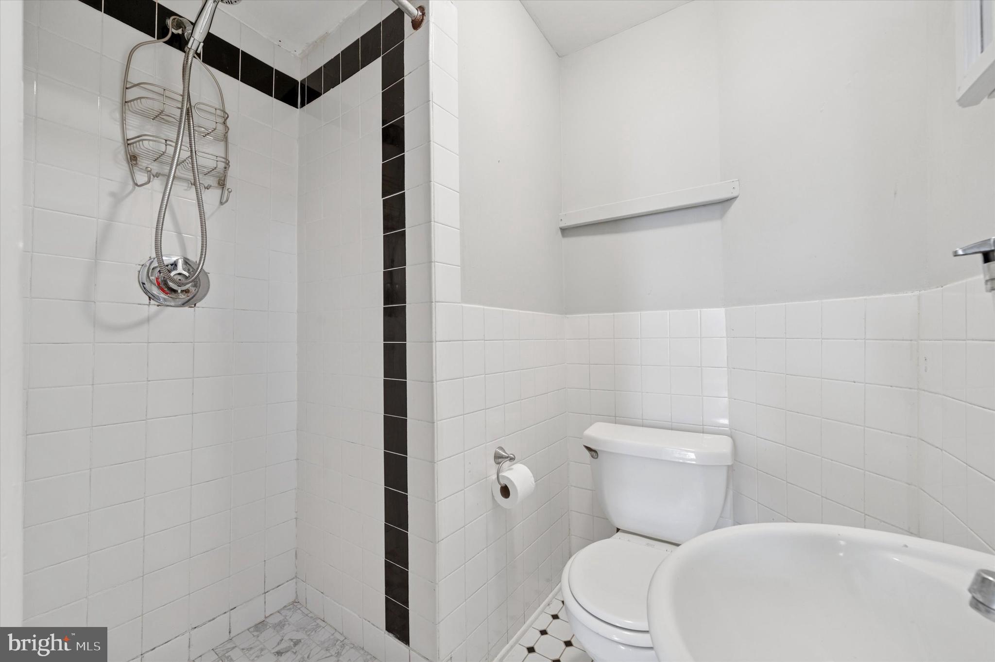 LOGAN SQUARE - Residential Lease