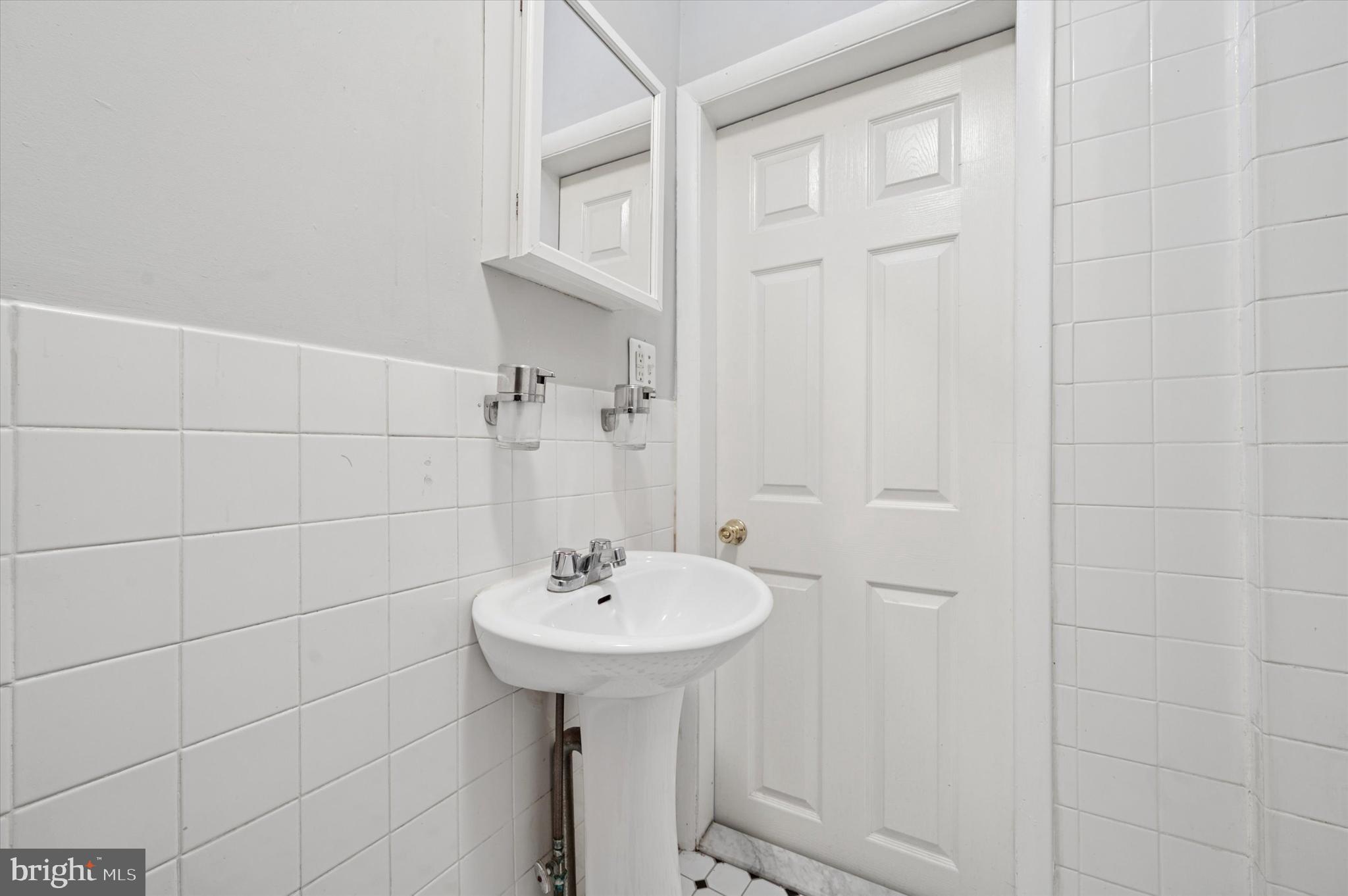 LOGAN SQUARE - Residential Lease