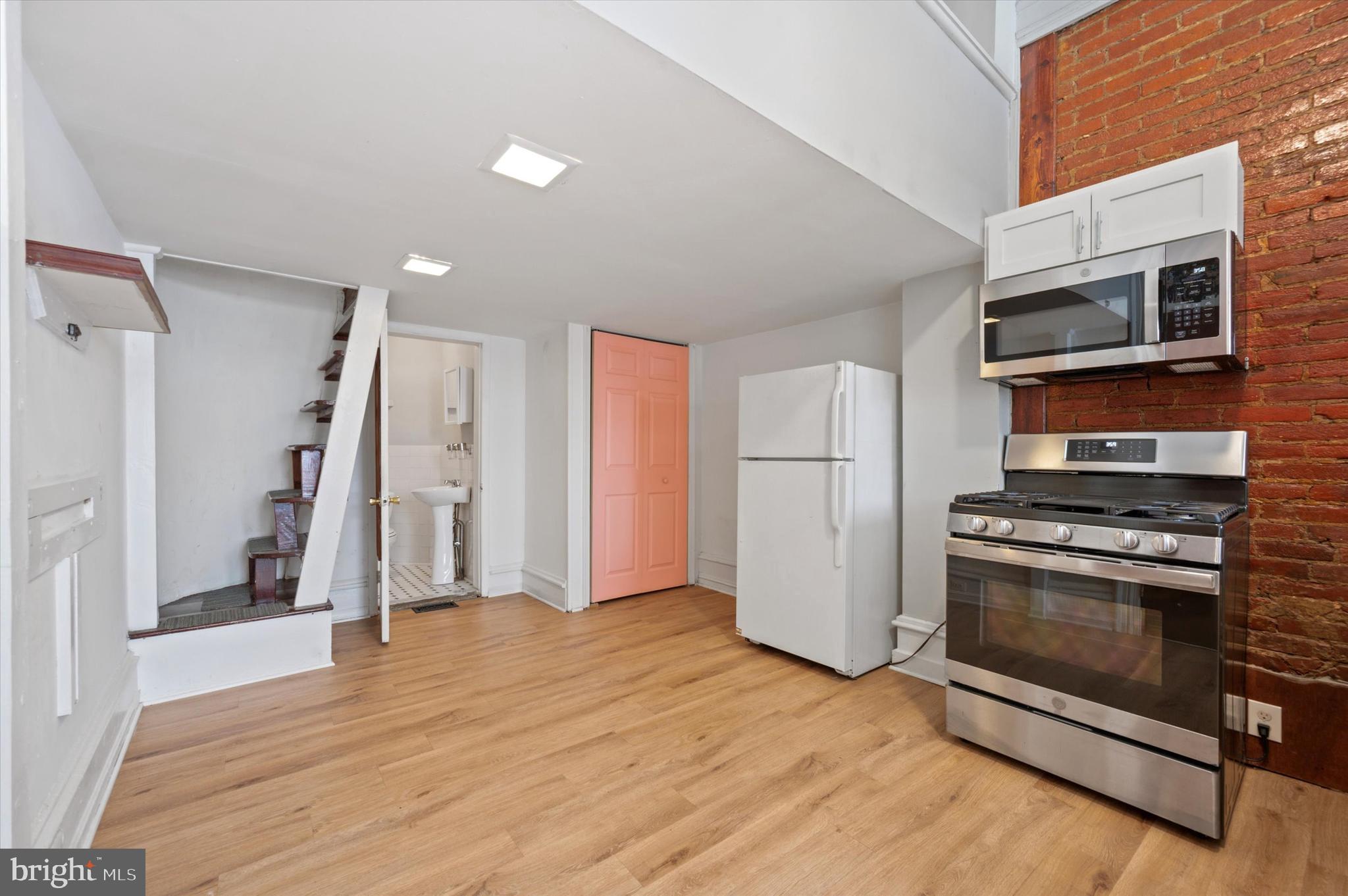 LOGAN SQUARE - Residential Lease