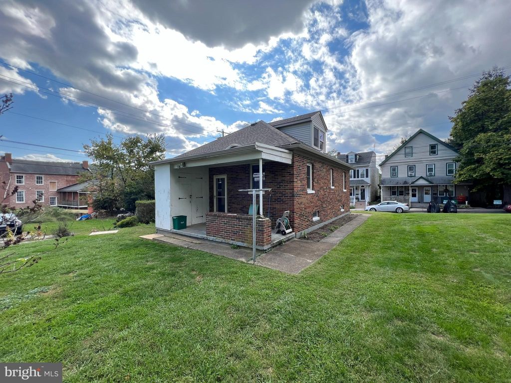 Photo of 19 N Bank Street, Marietta, PA 17547 (MLS # PALA2042090)