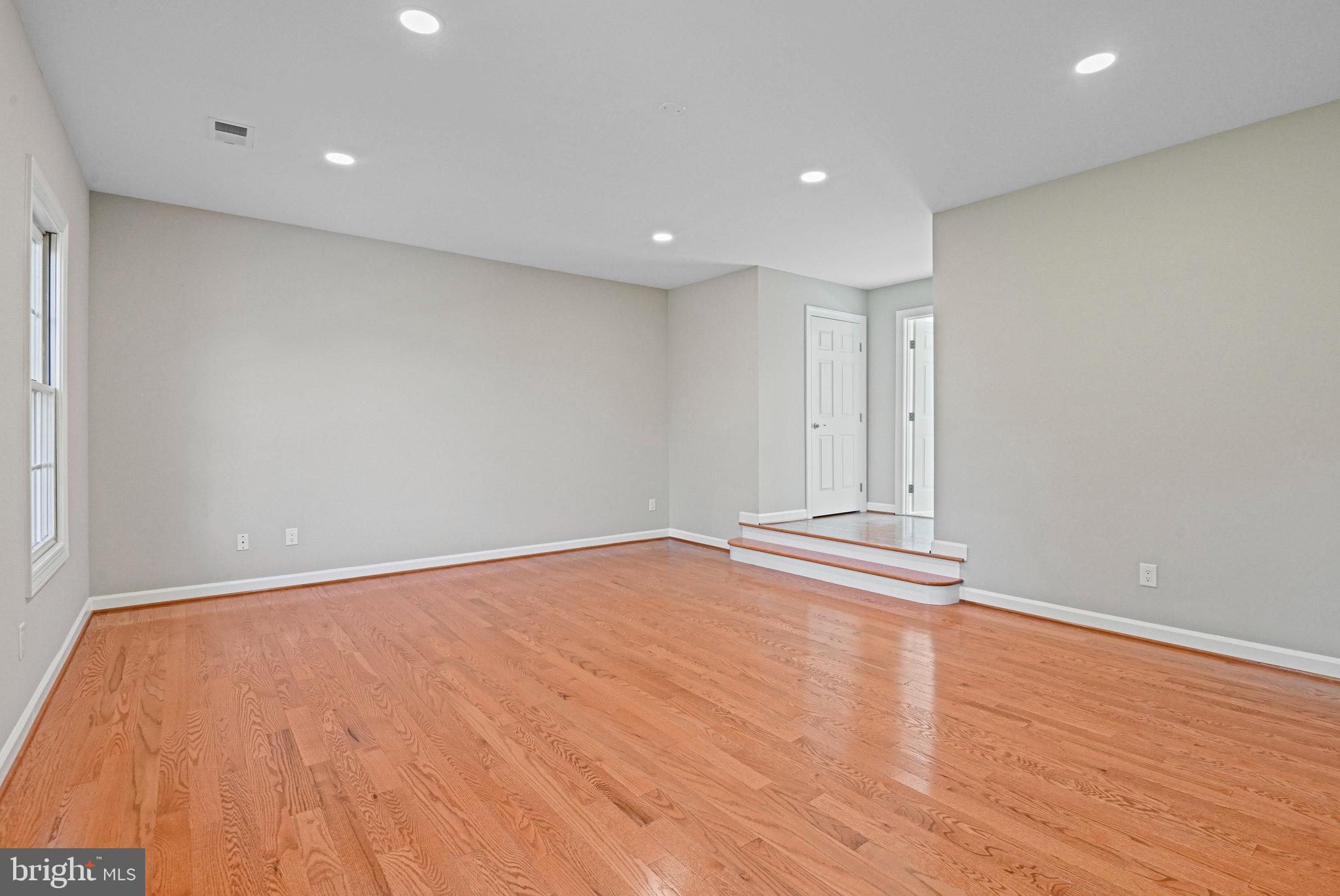 COURTHOUSE COMMONS - Residential