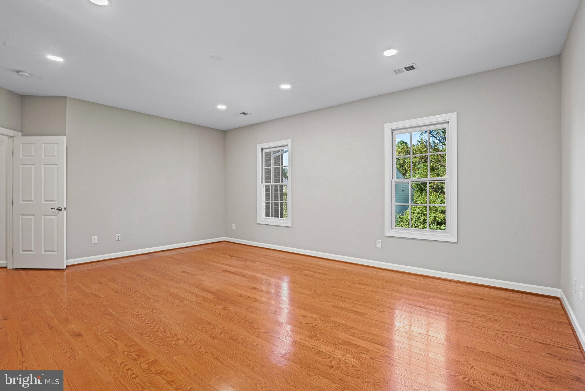 COURTHOUSE COMMONS - Residential