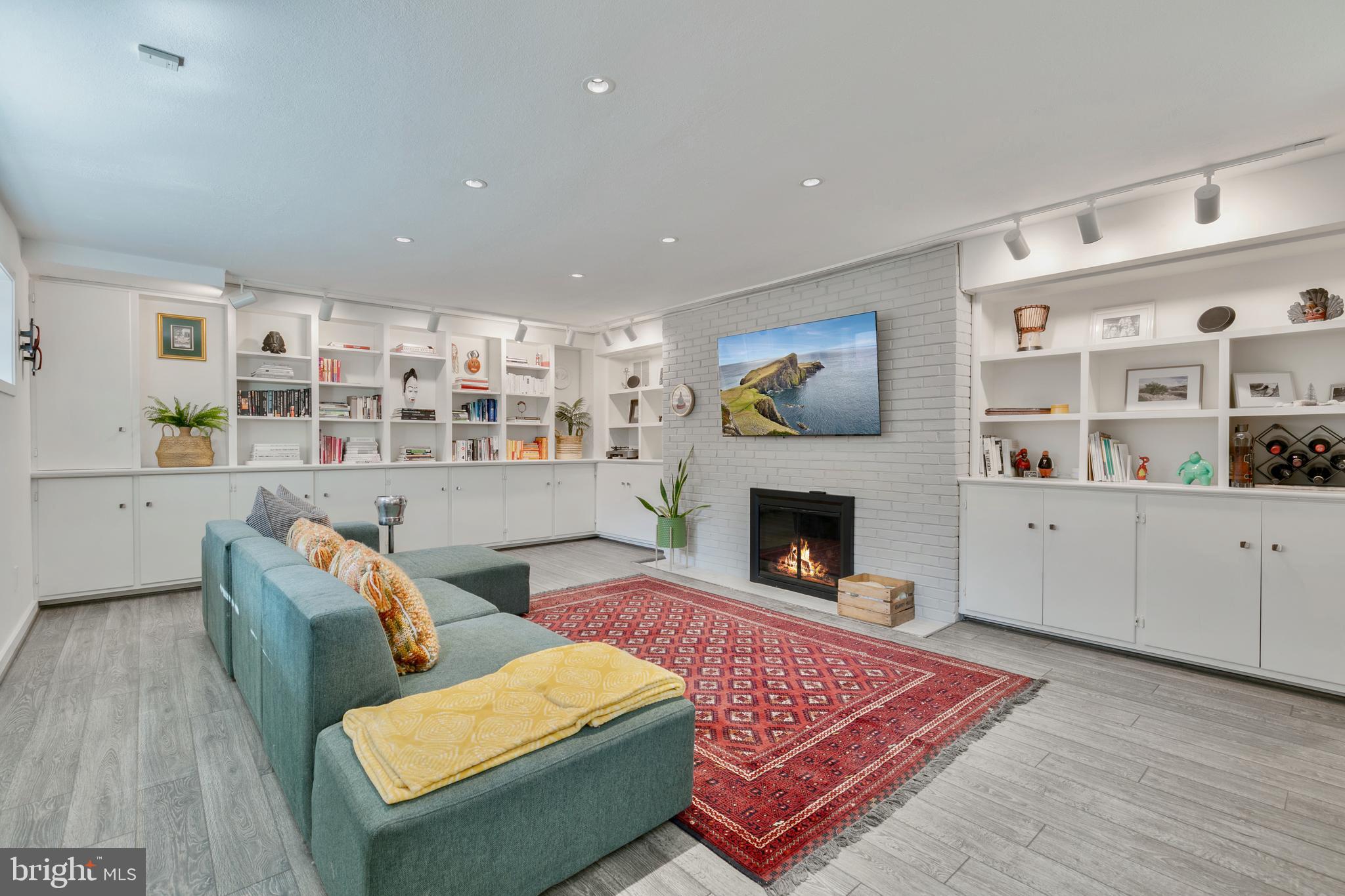 HIGH POINT - Residential