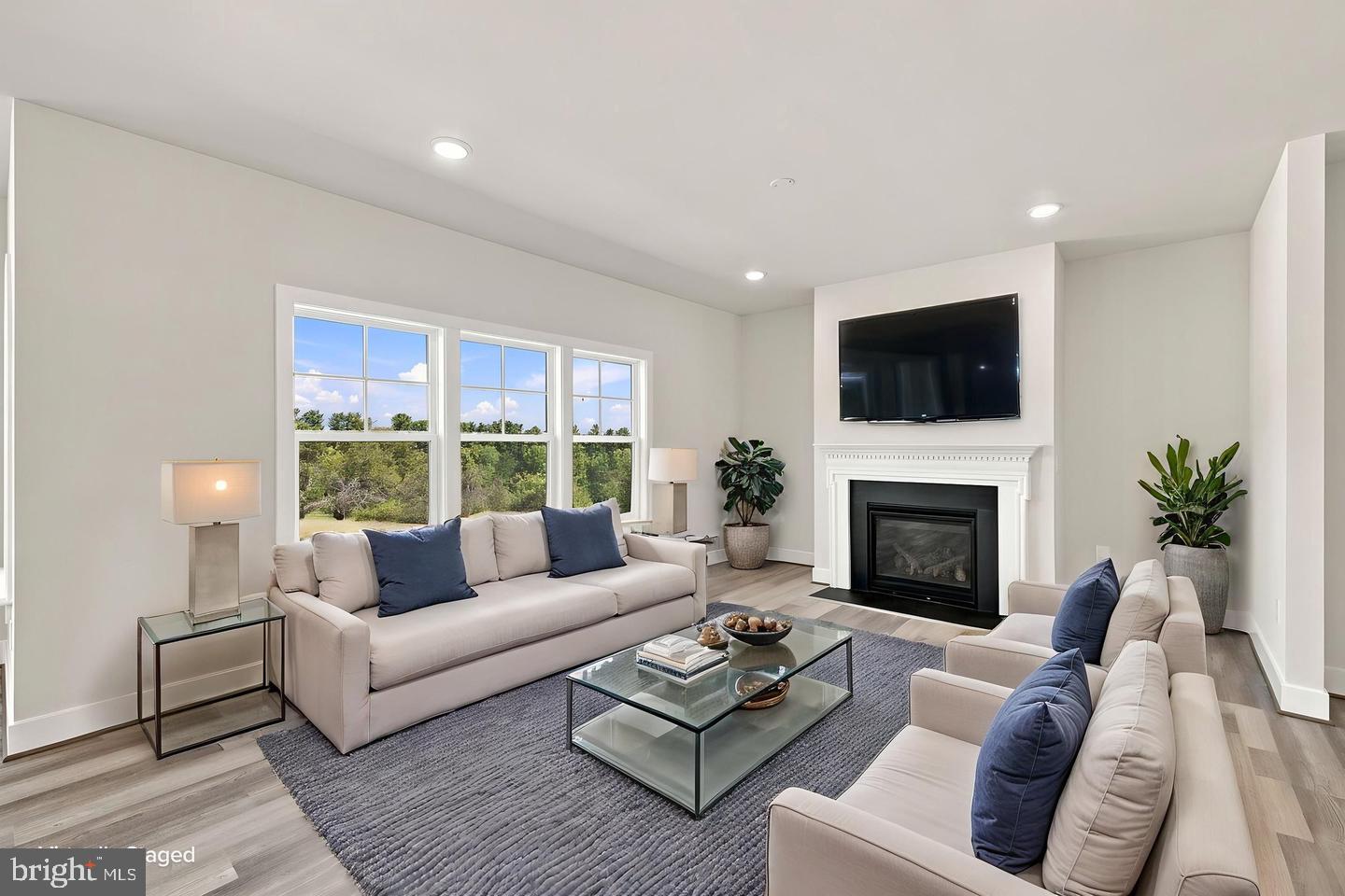 7226 HUNTING LANE