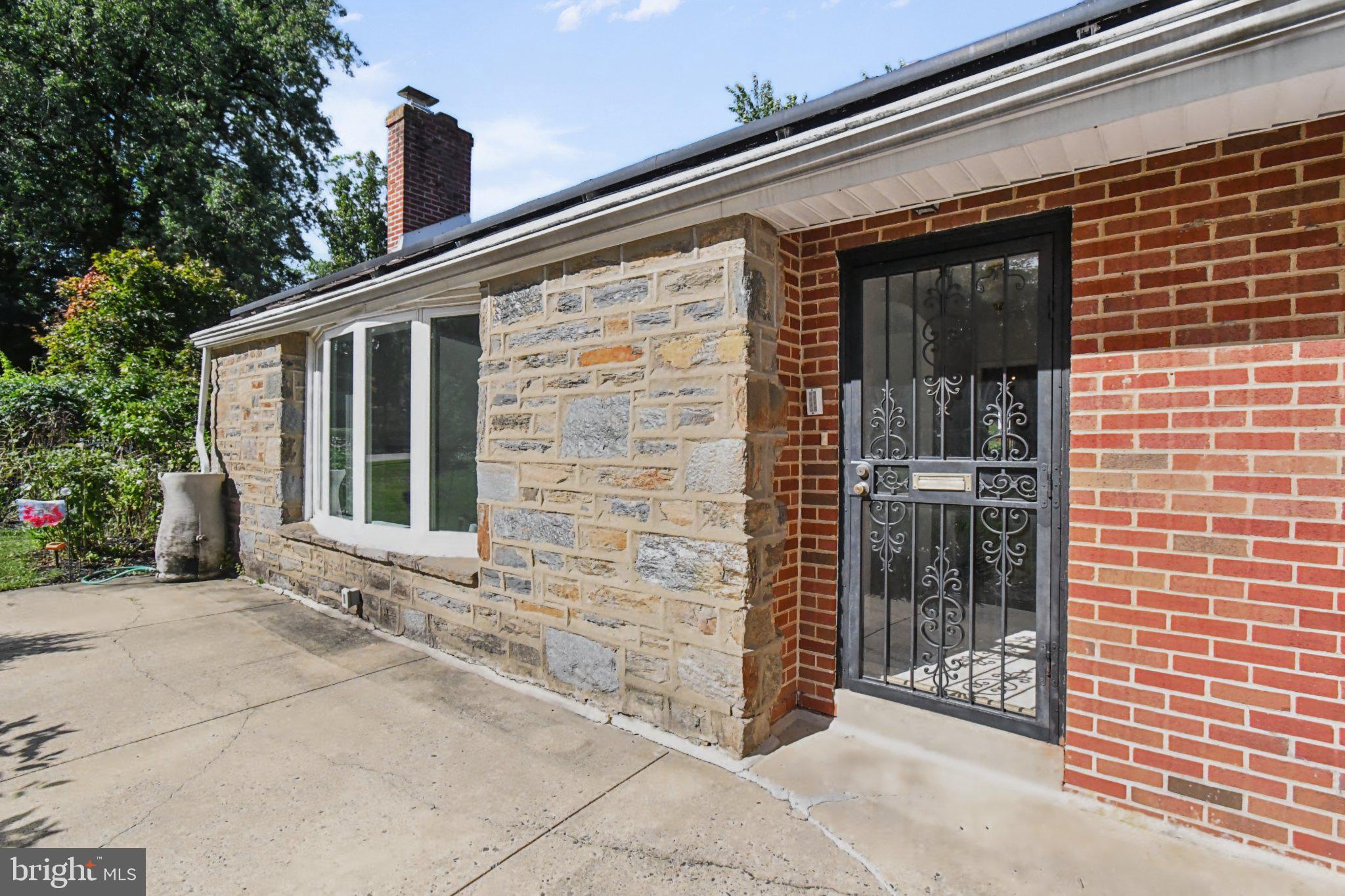 1605 HILLCREST ROAD