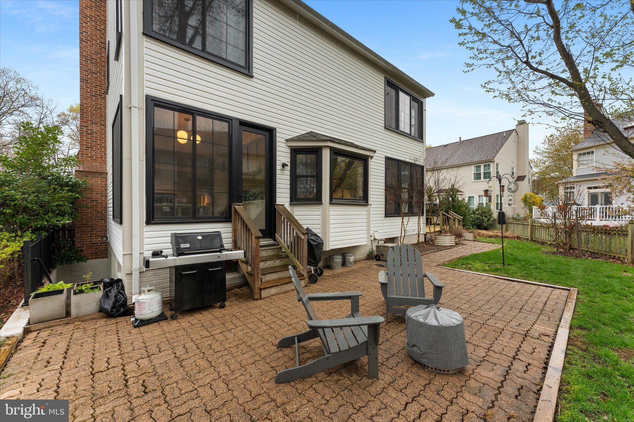 ASHBURN VILLAGE - Residential