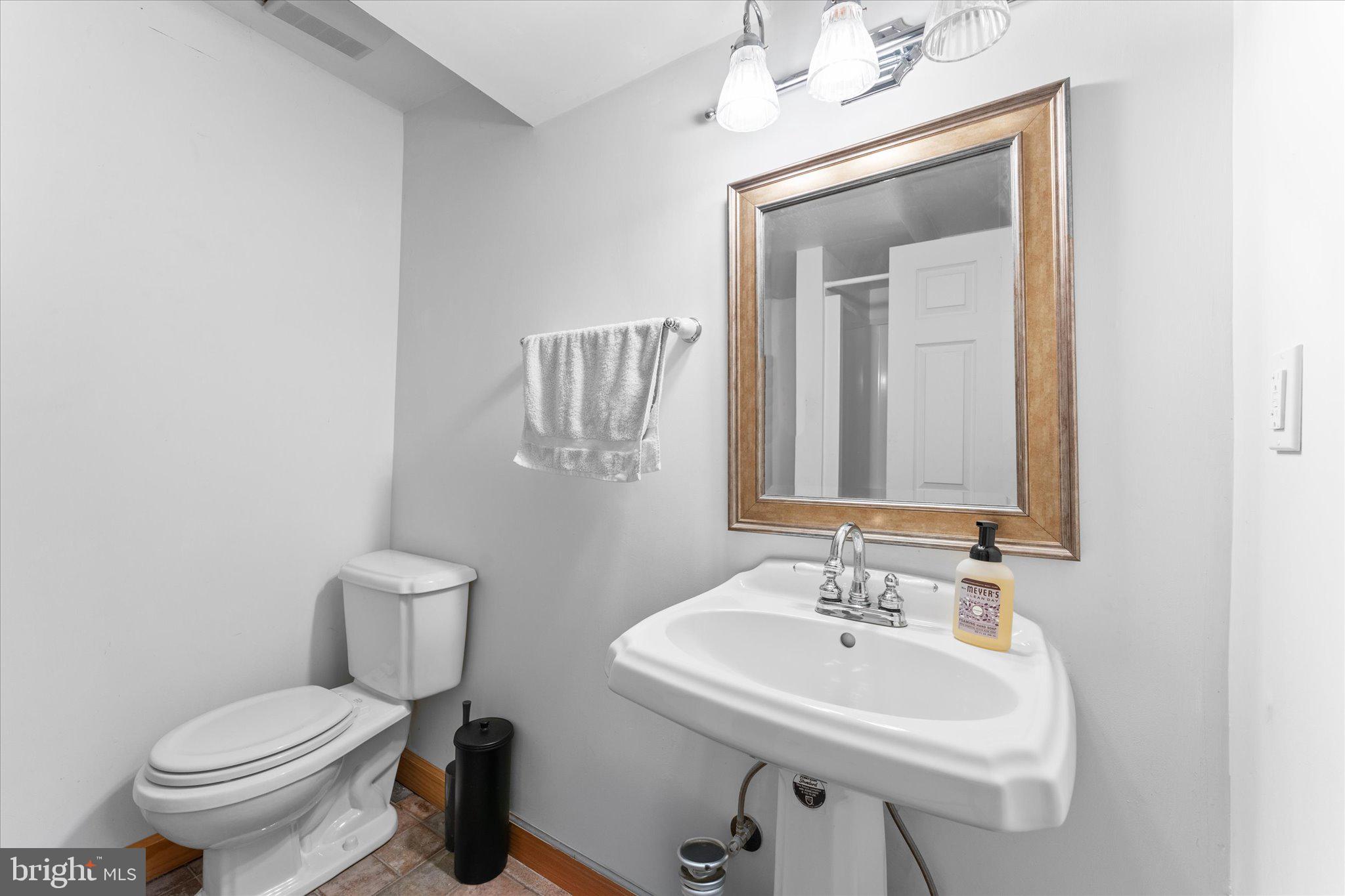 ASHBURN VILLAGE - Residential