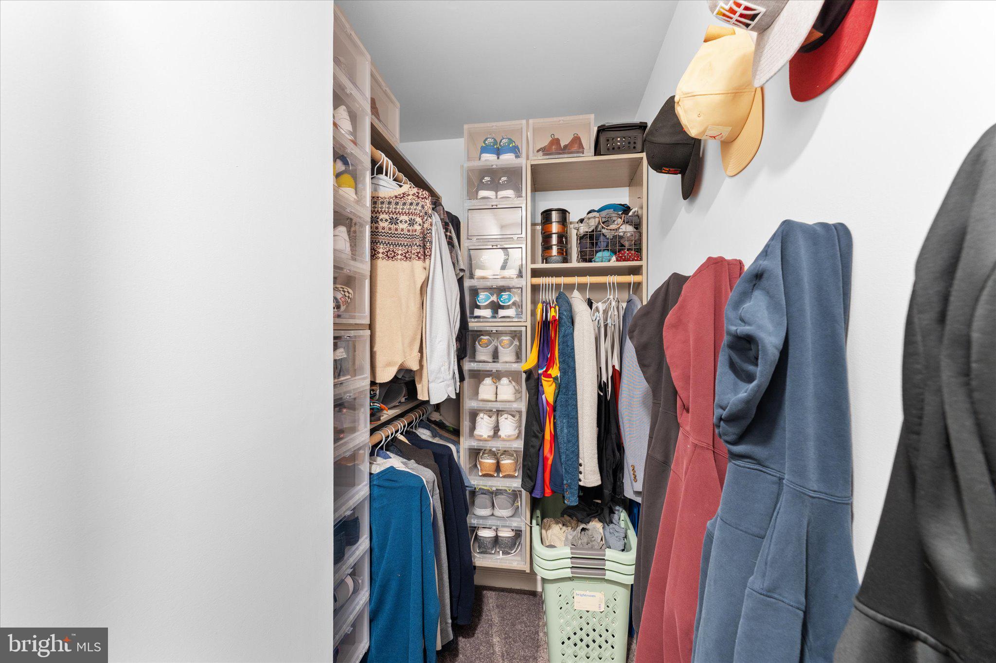 ASHBURN VILLAGE - Residential