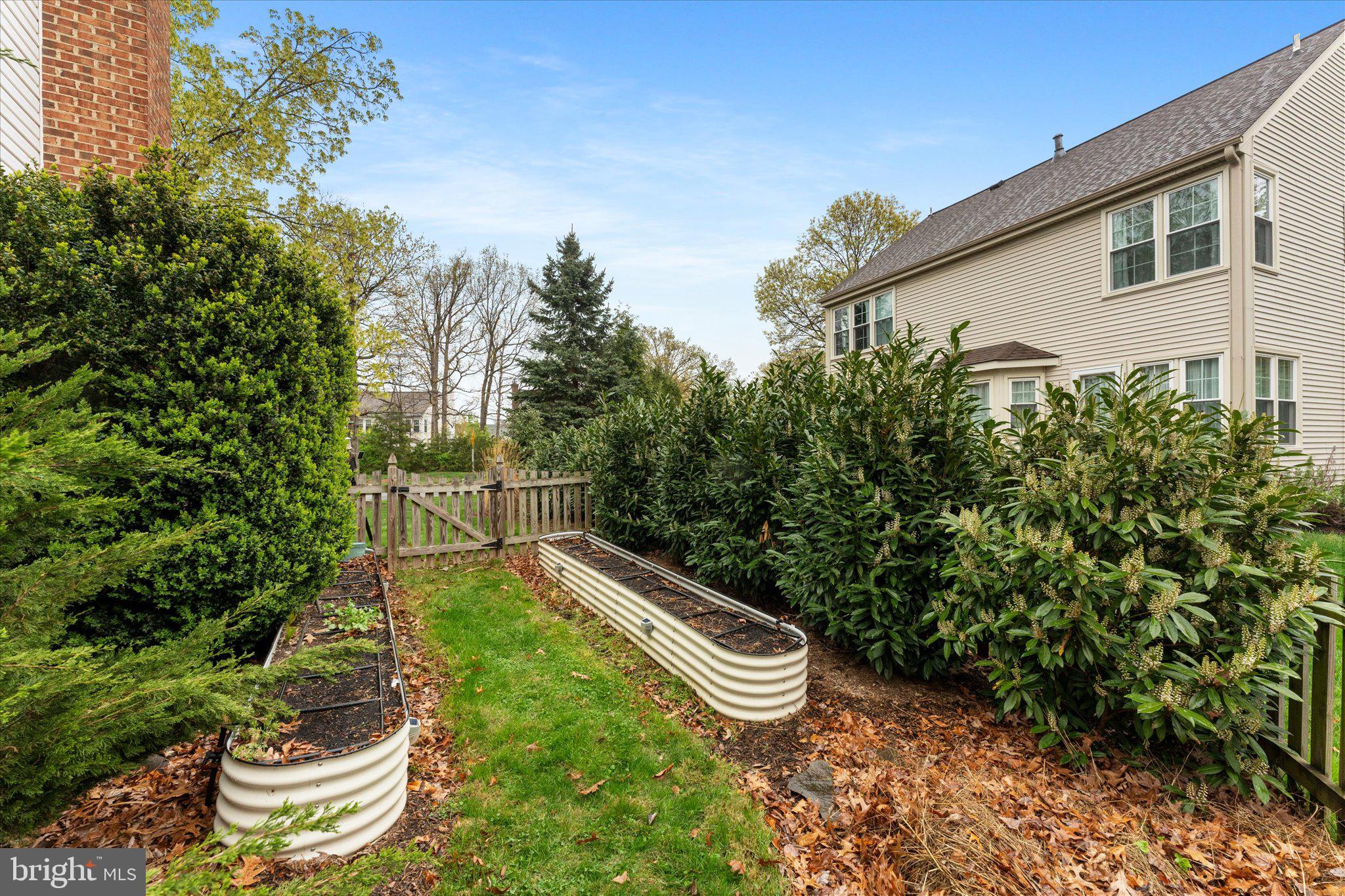 ASHBURN VILLAGE - Residential