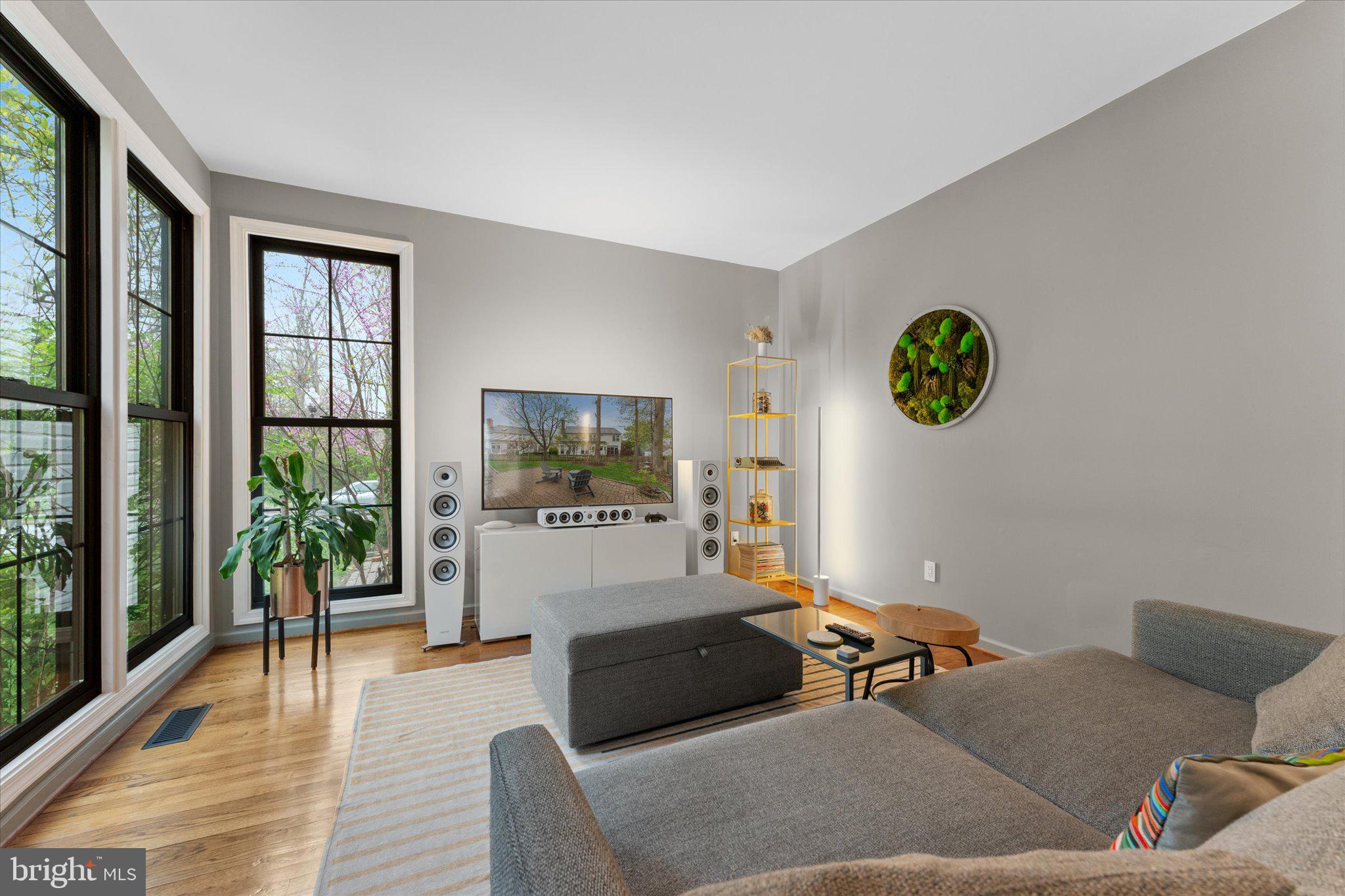 ASHBURN VILLAGE - Residential