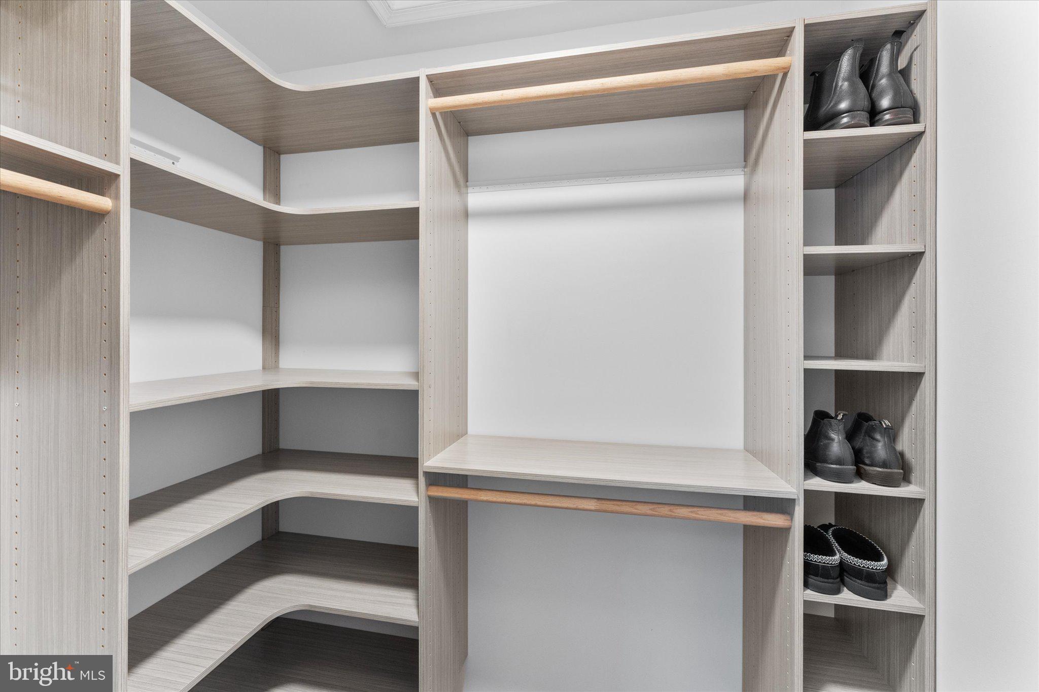 ASHBURN VILLAGE - Residential