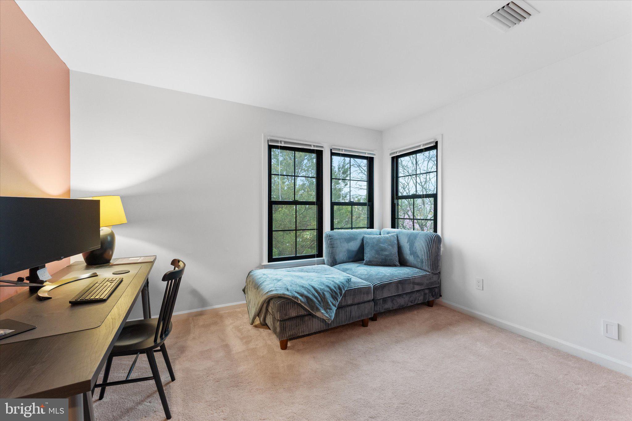 ASHBURN VILLAGE - Residential