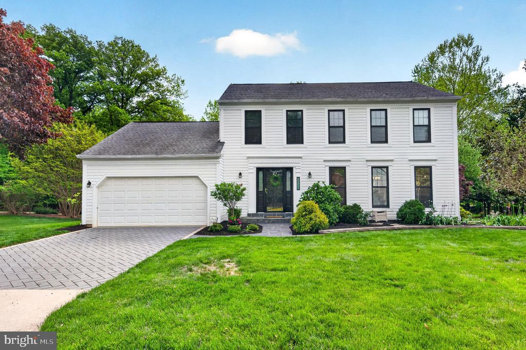 Photo of 12603 Heritage Farm Lane, HERNDON, VA 20171 (MLS # VAFX2305070)