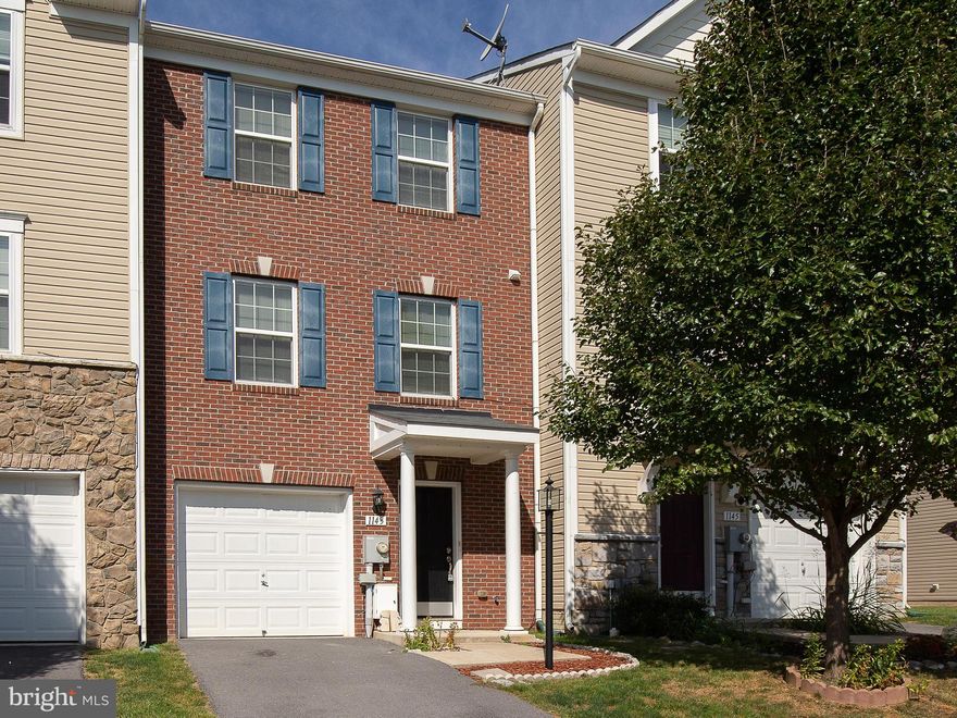 Beautiful brick-front, garage townhome in great walkable neighborhood with playgrounds.  Close to shopping, grocery, restaurants and seconds to major commuter route.  Three finished levels with laundry room, bonus room, half-bath and backyard access on ground level.  Gorgeous hardwood floors in living room and access to deck overlooking a common area through the kitchen with breakfast bar island and table space. Vaulted ceiling in master suite with walk-in closet and en-suite bath featuring separate shower and soaking tub. Mountain view from bedrooms!  New carpet and fresh paint throughout. Freshly stained and sealed deck.