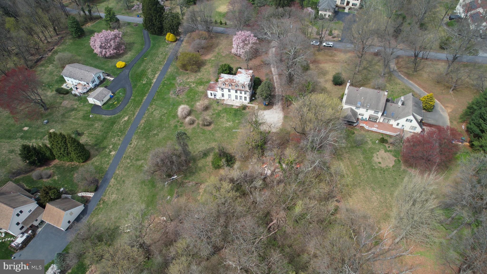 1526 MEADOW LANE