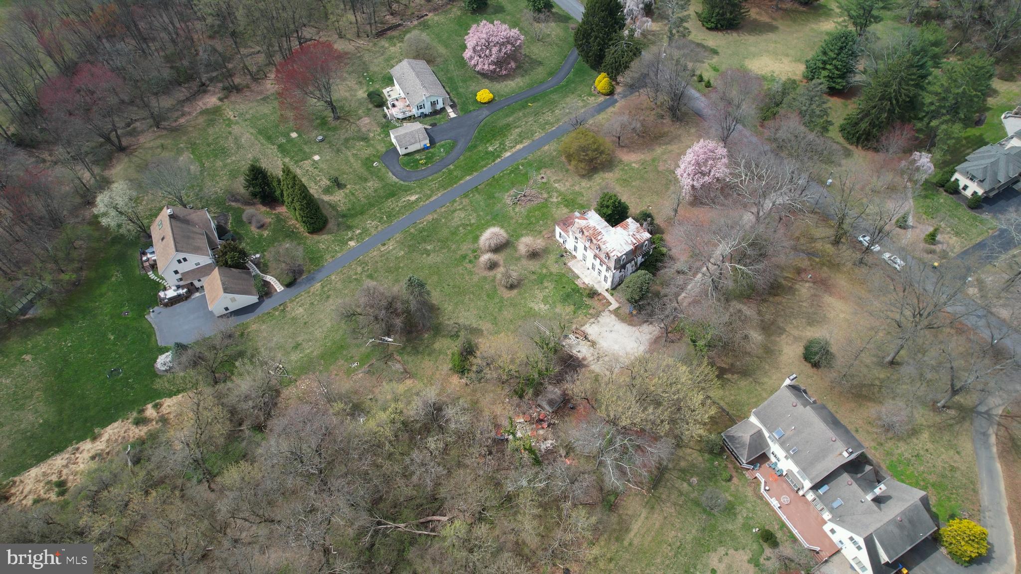 1526 MEADOW LANE