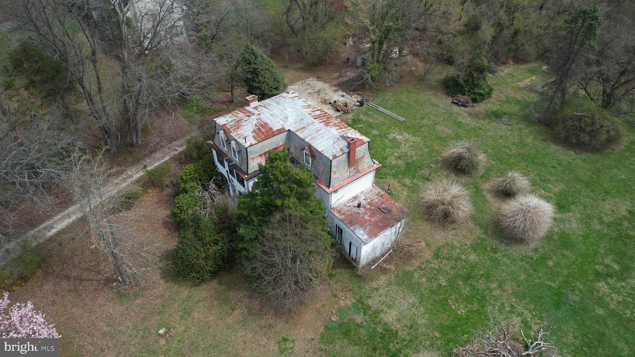 1526 MEADOW LANE