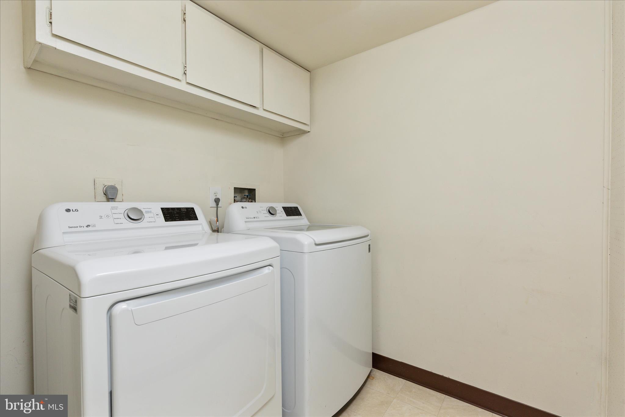 HAWTHORNE VILLAGE - Residential