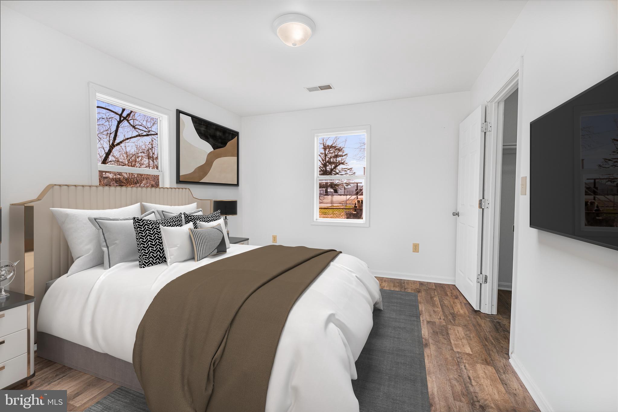 ROYAL VILLAGE - Residential