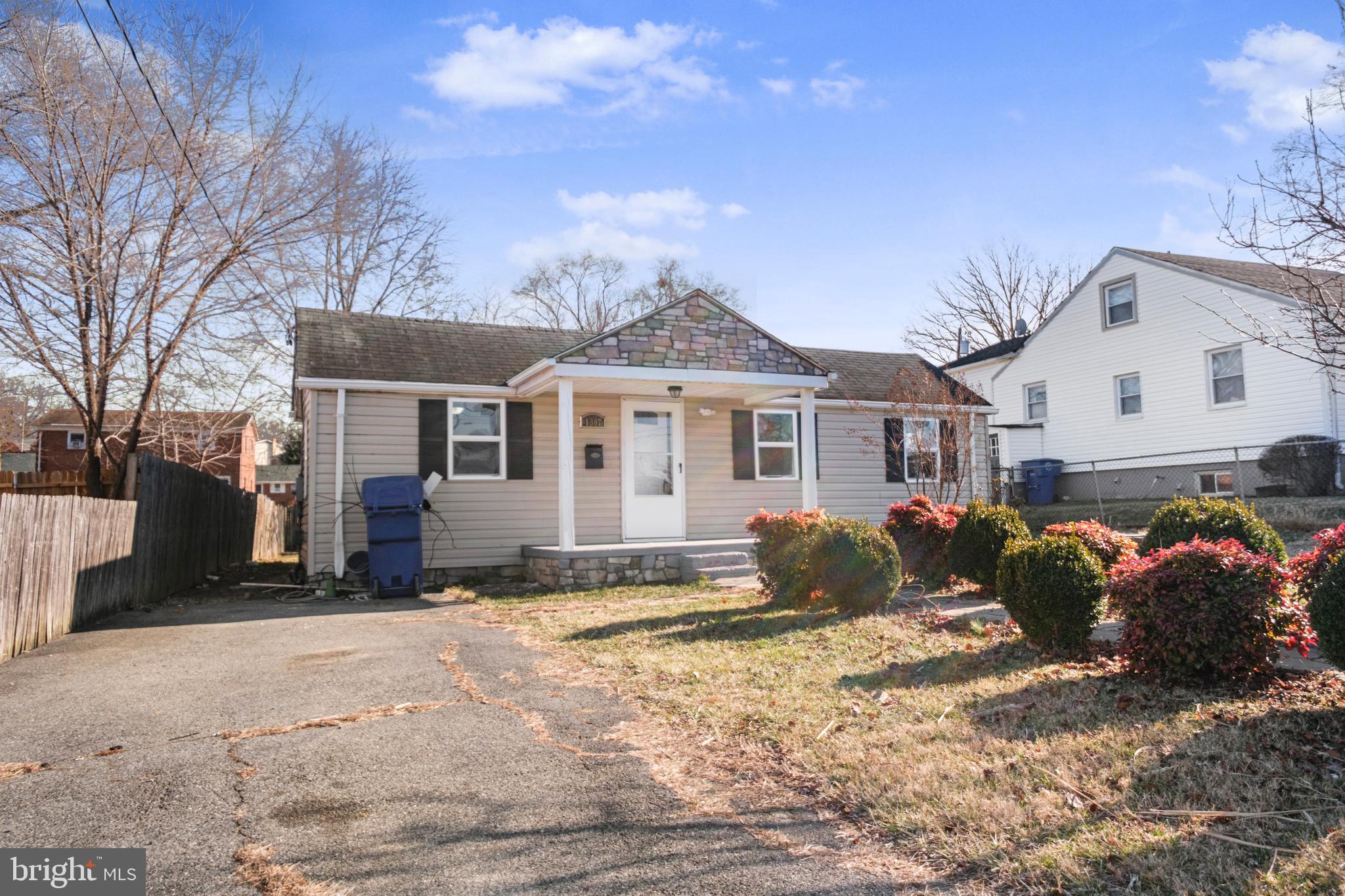 ROYAL VILLAGE - Residential