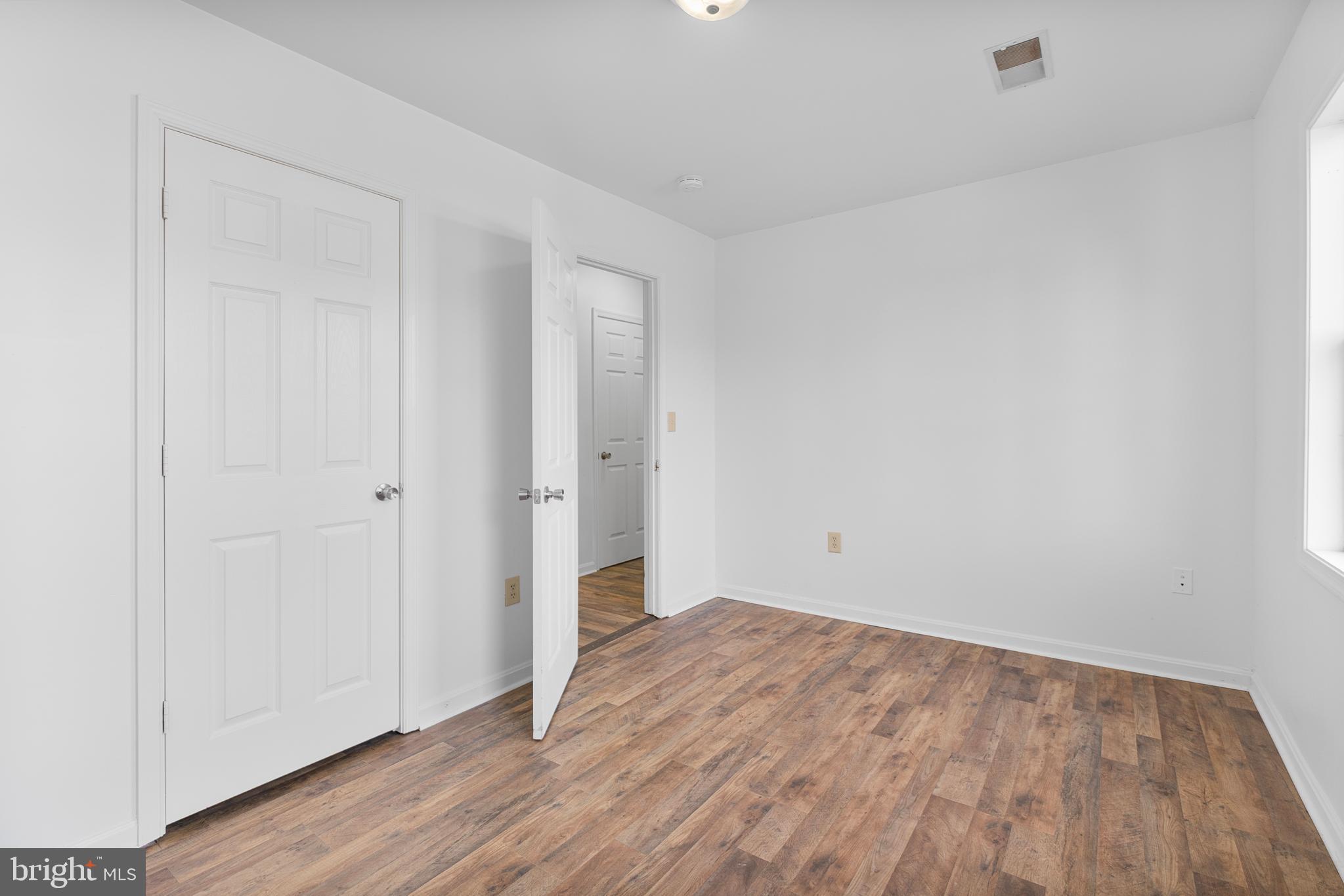 ROYAL VILLAGE - Residential