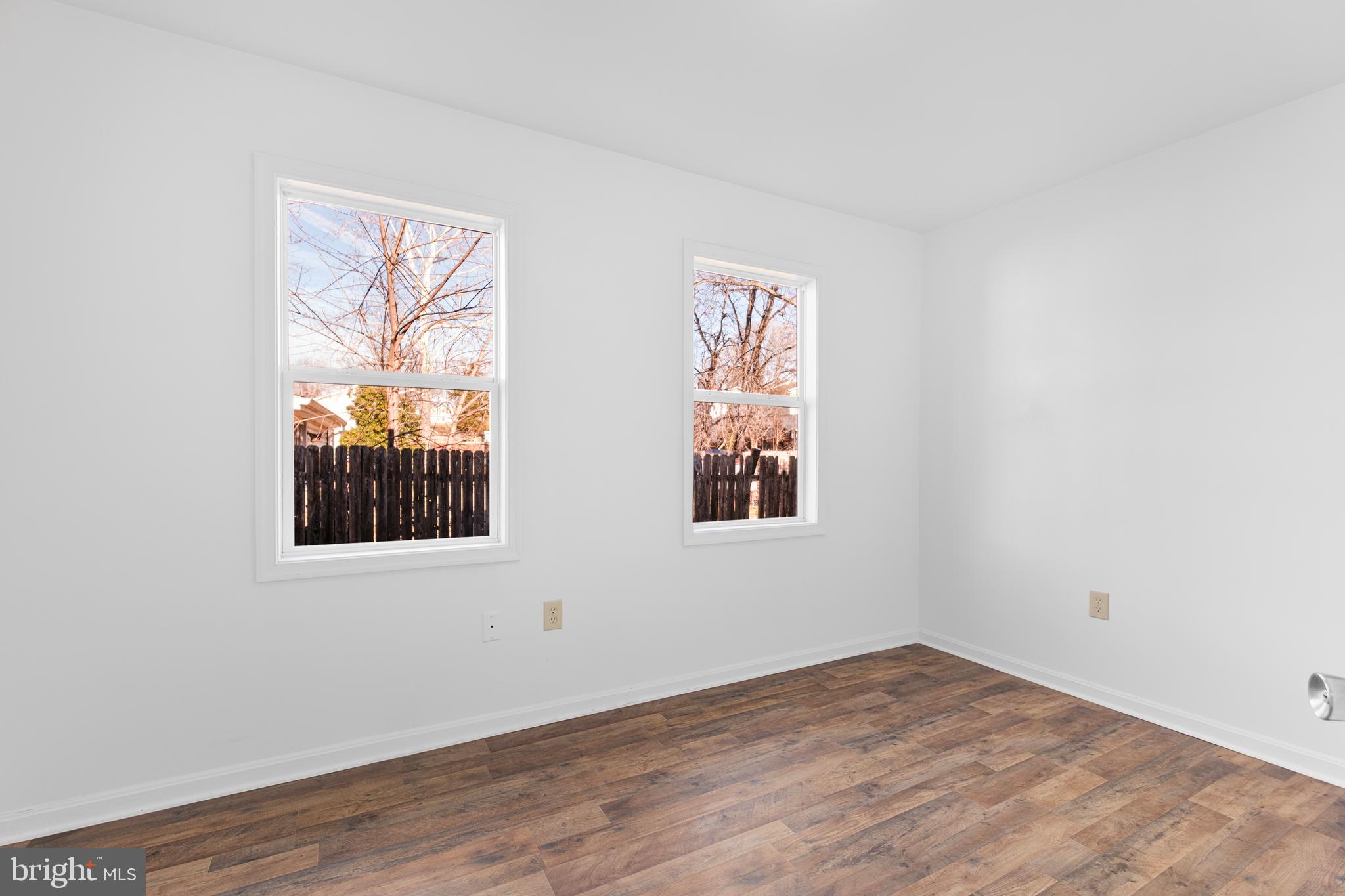 ROYAL VILLAGE - Residential