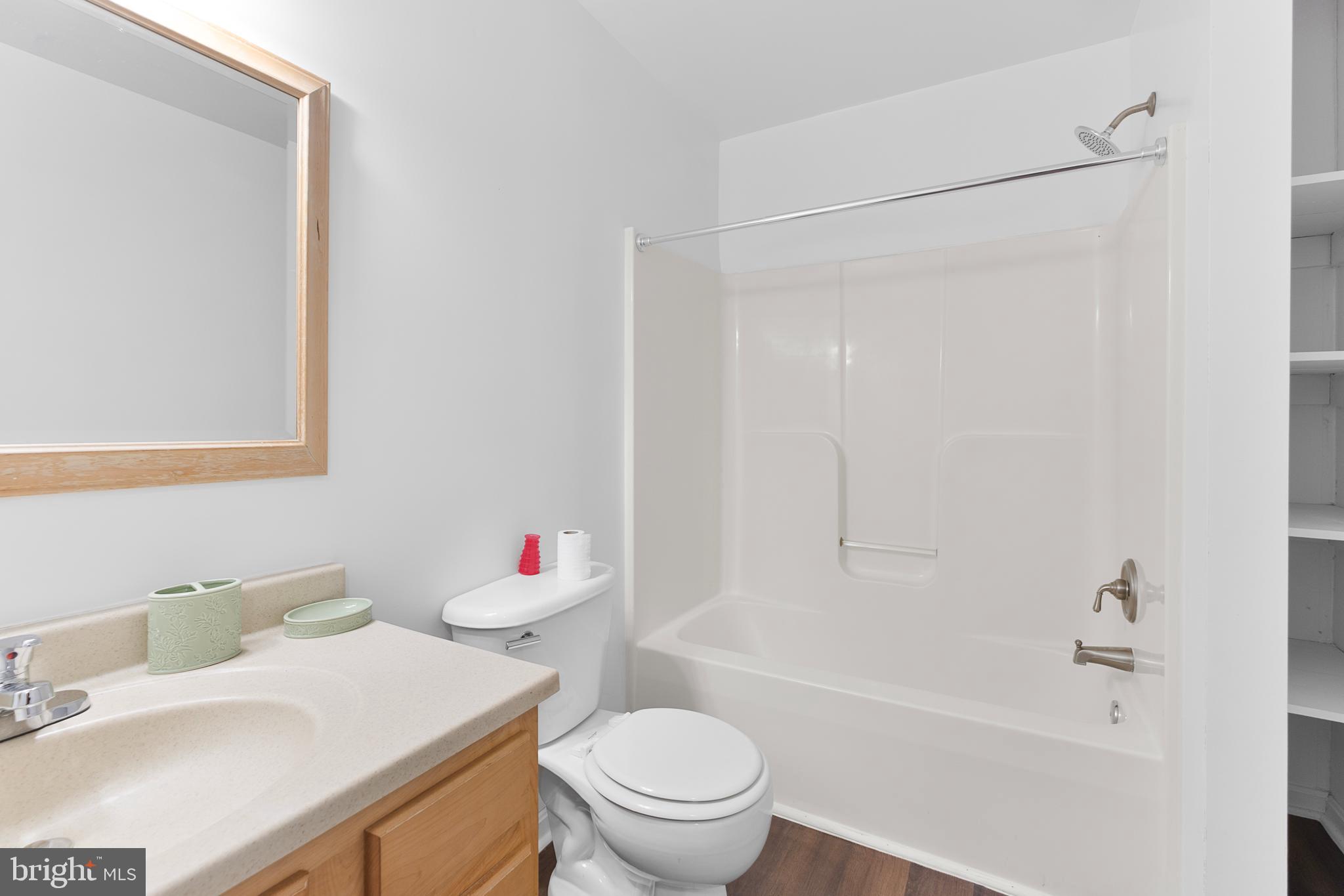 ROYAL VILLAGE - Residential