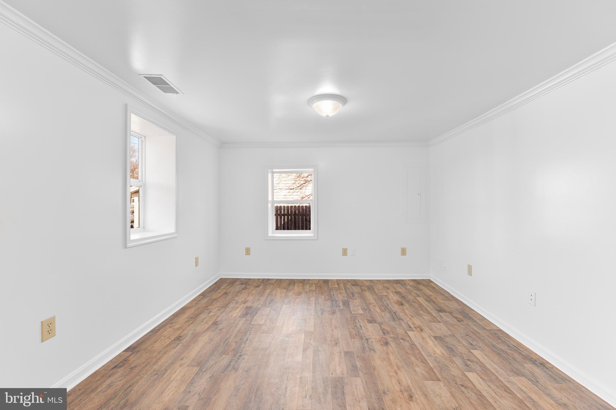 ROYAL VILLAGE - Residential