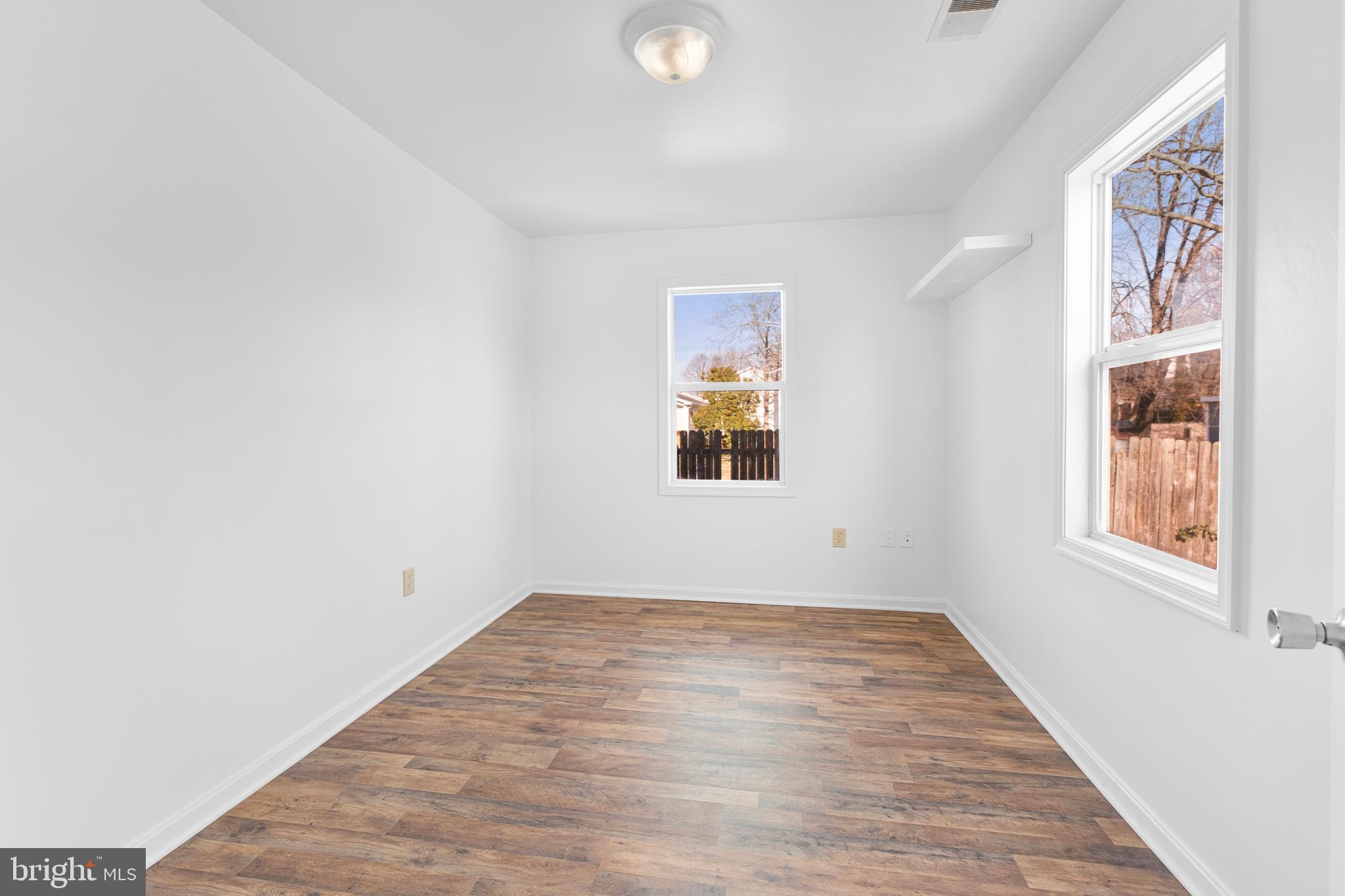 ROYAL VILLAGE - Residential