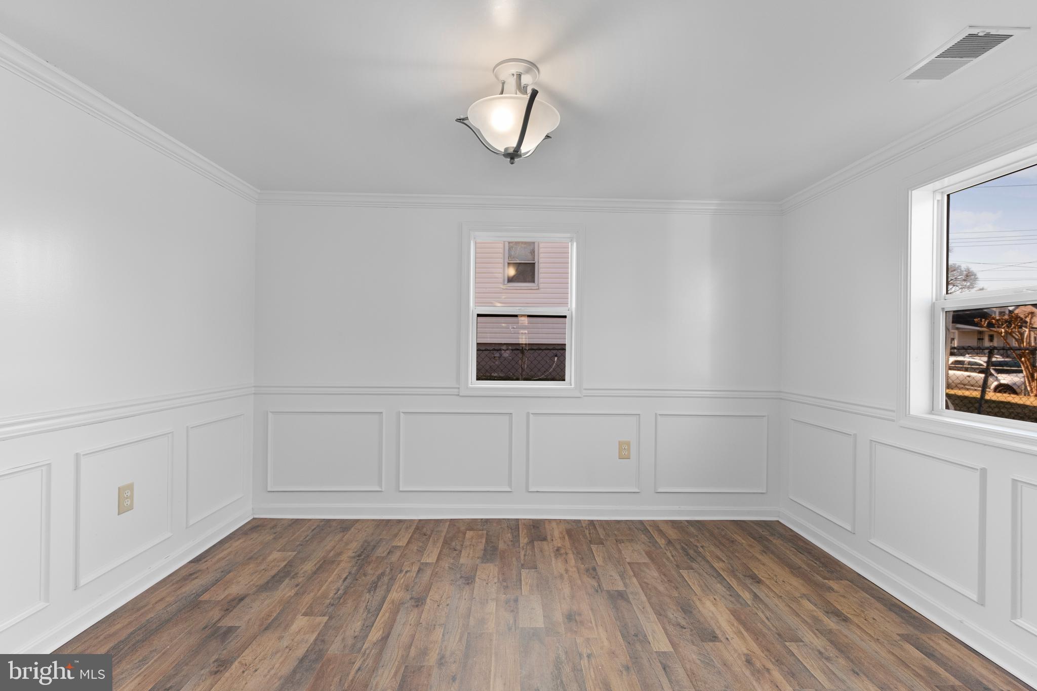 ROYAL VILLAGE - Residential