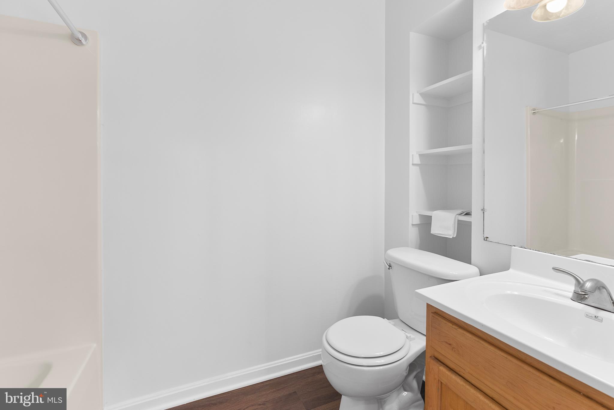 ROYAL VILLAGE - Residential