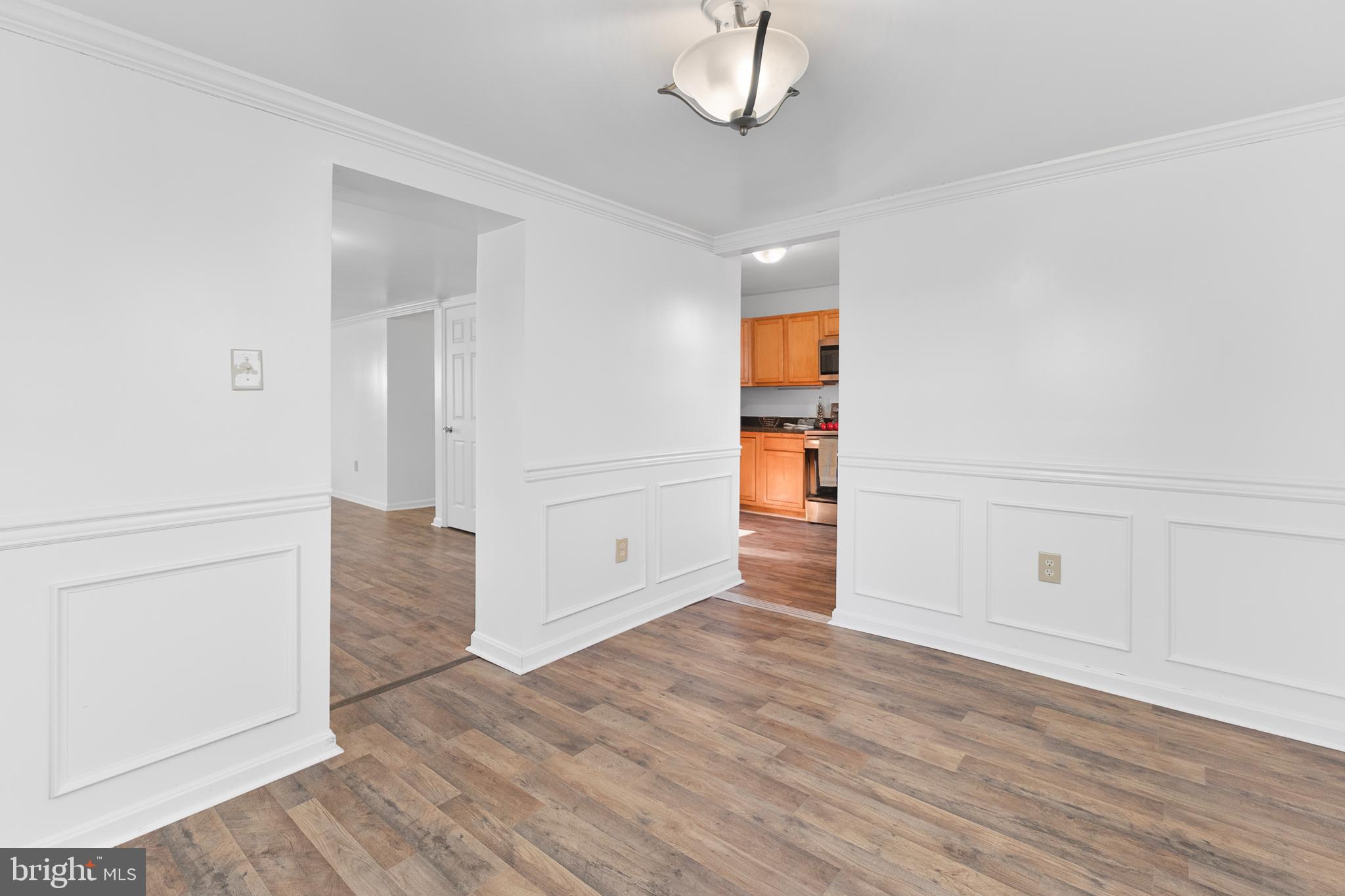 ROYAL VILLAGE - Residential