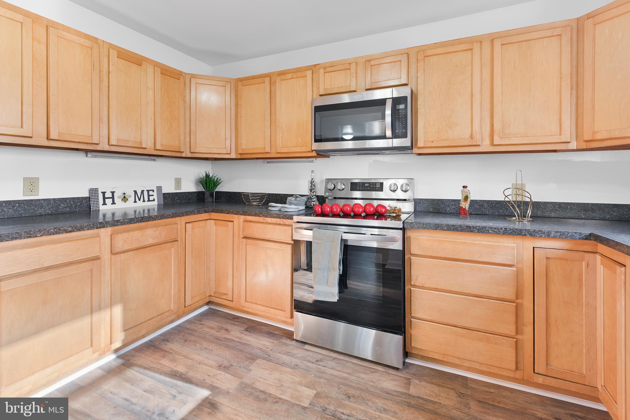 ROYAL VILLAGE - Residential