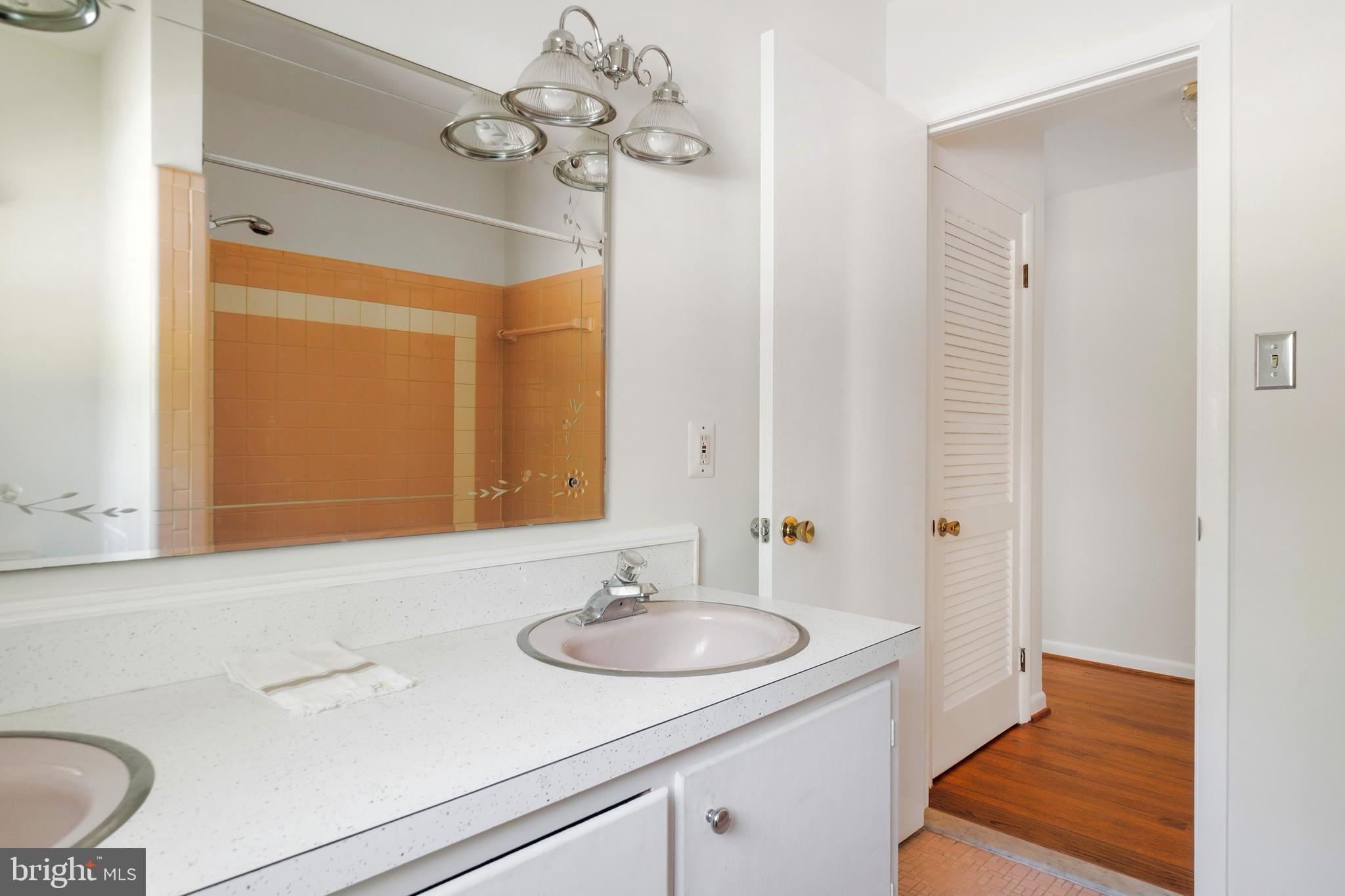 PINECREST - Residential