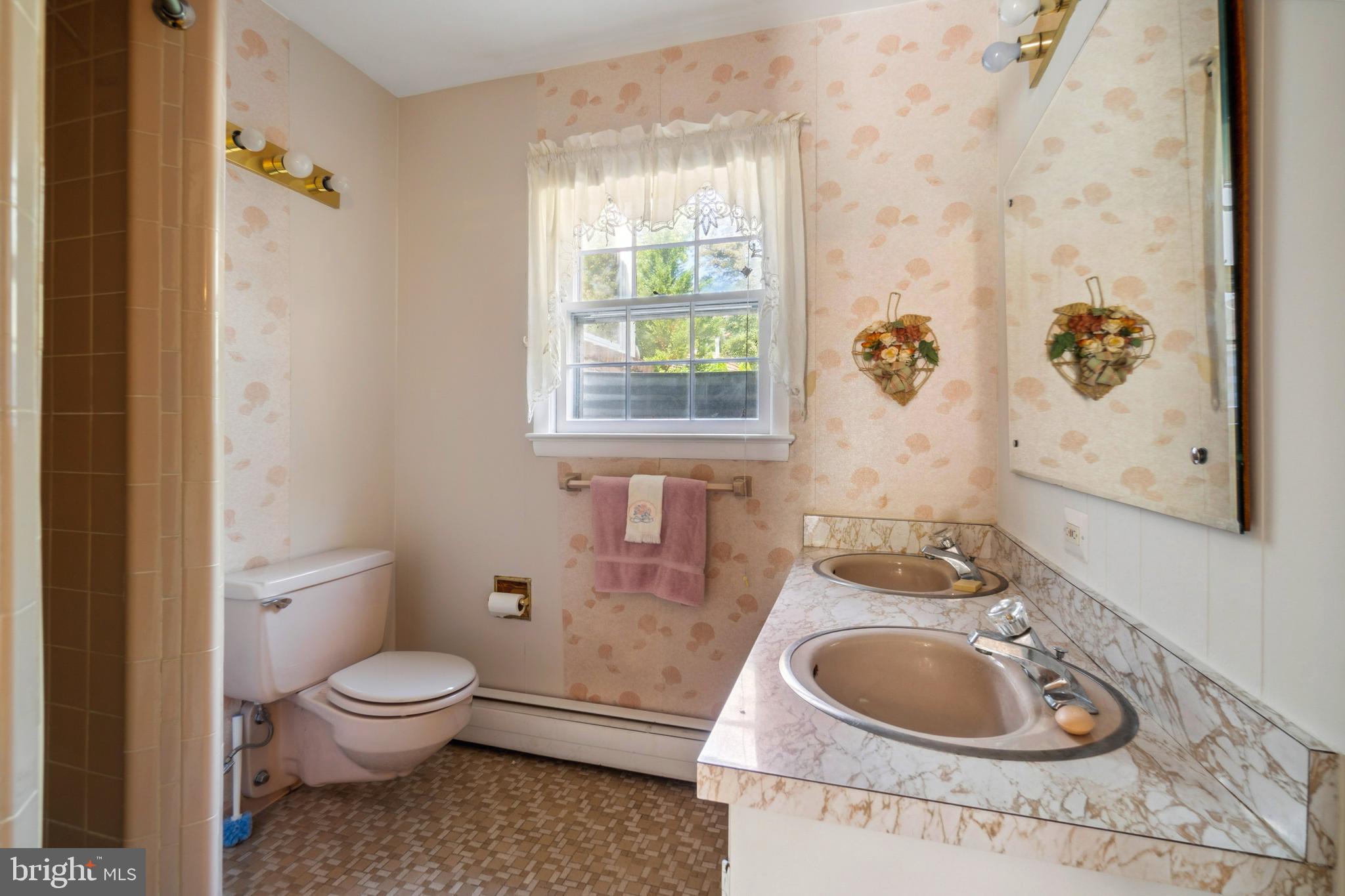 PINECREST - Residential