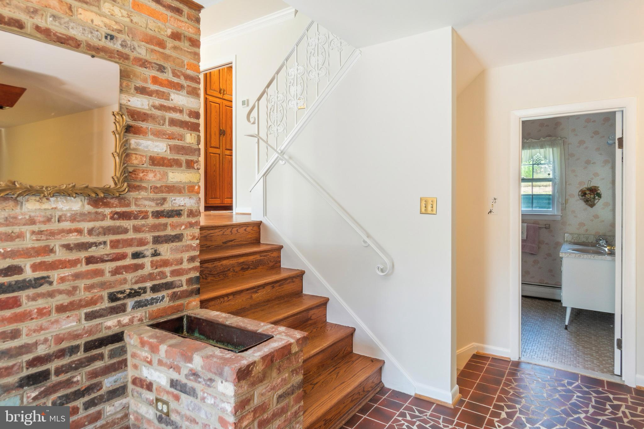 PINECREST - Residential