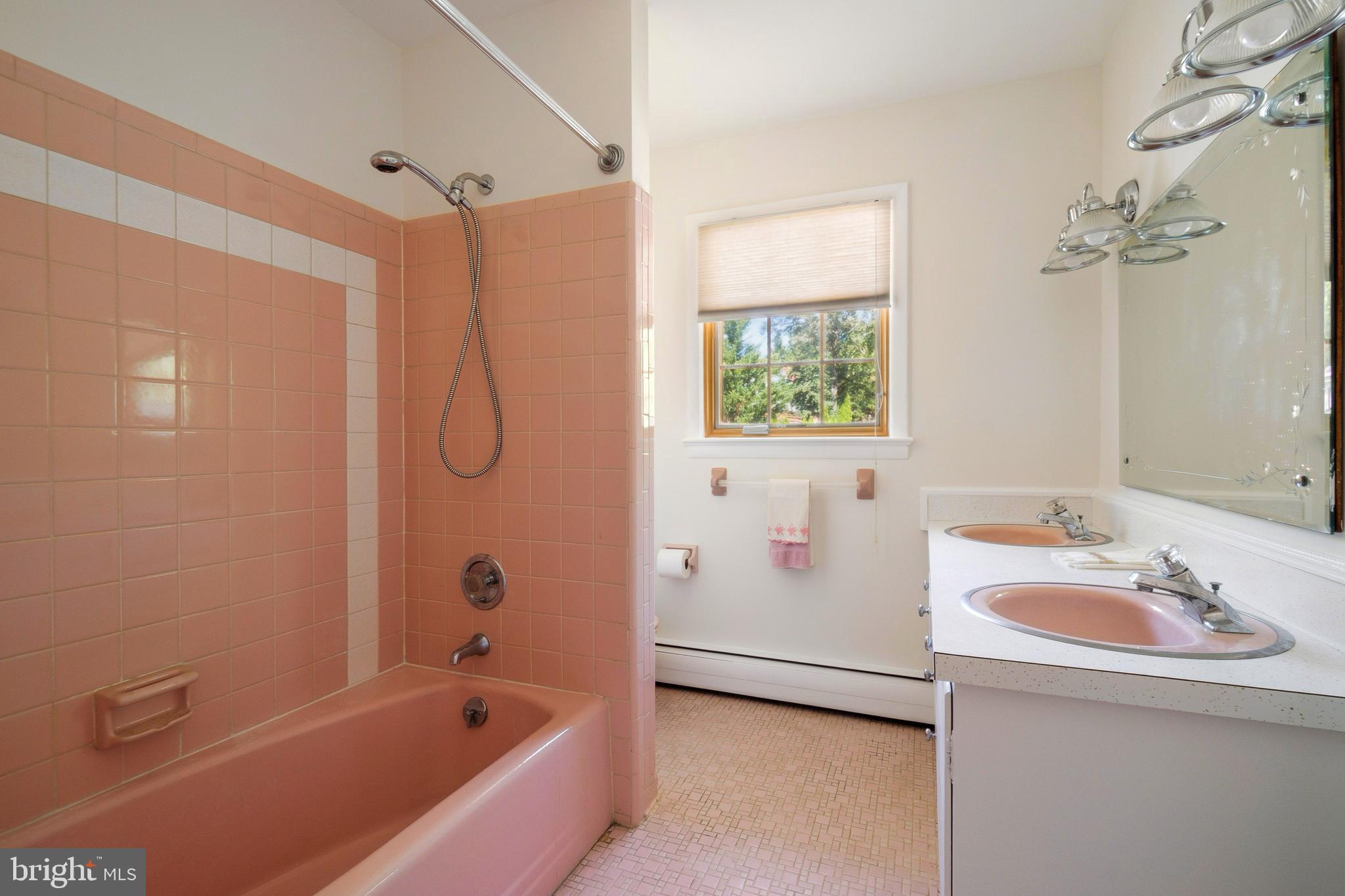 PINECREST - Residential