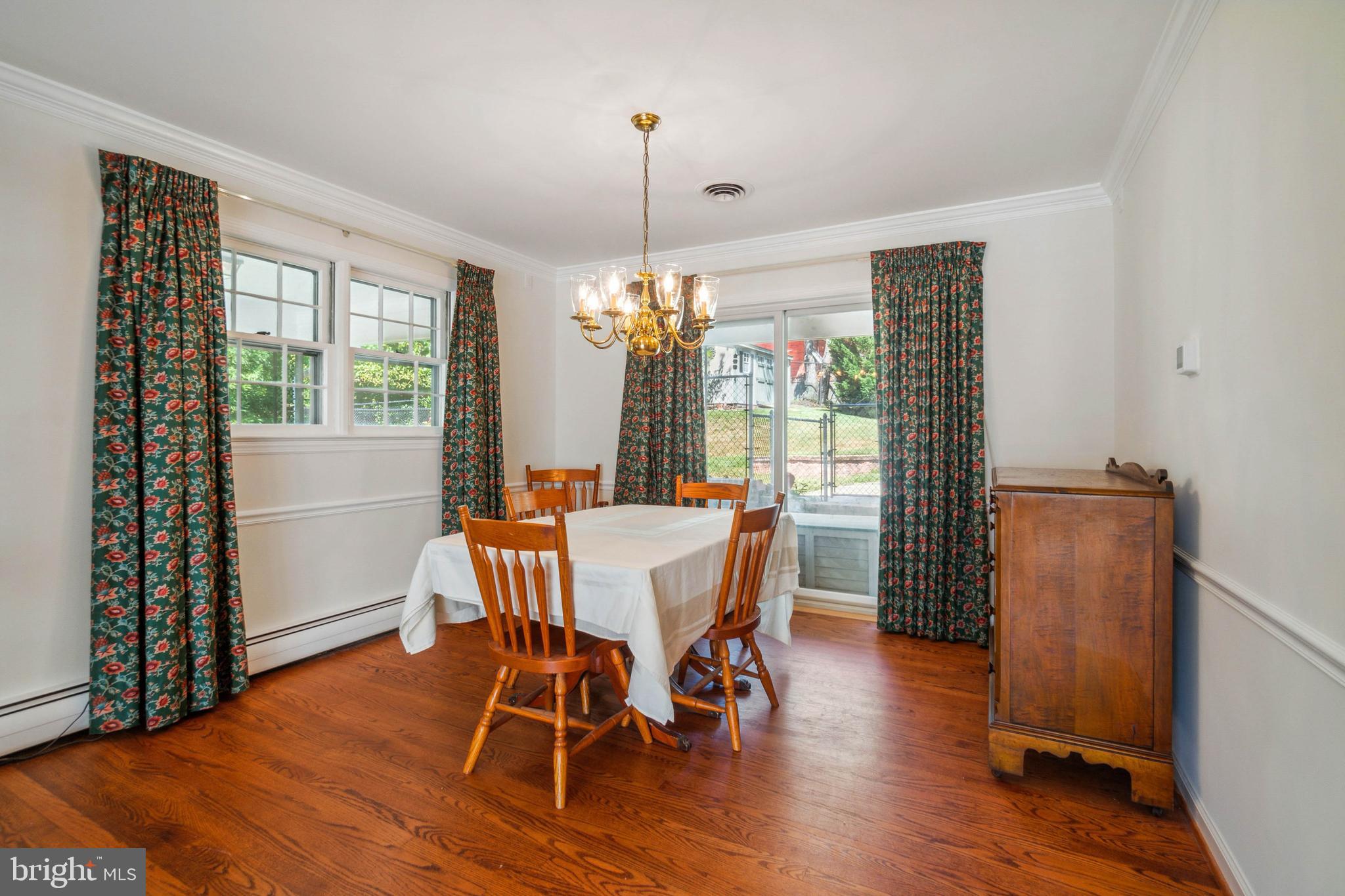 PINECREST - Residential