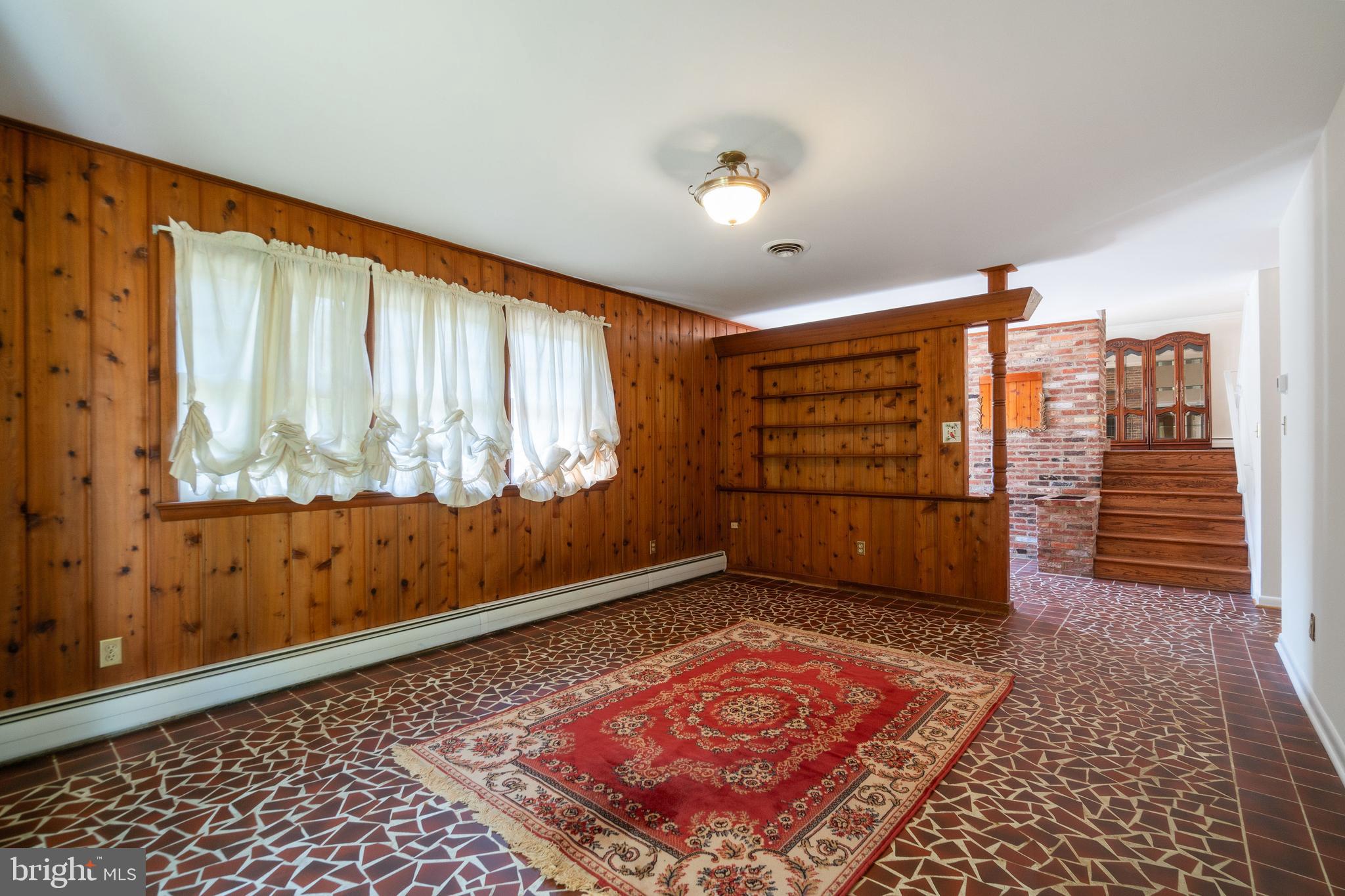 PINECREST - Residential