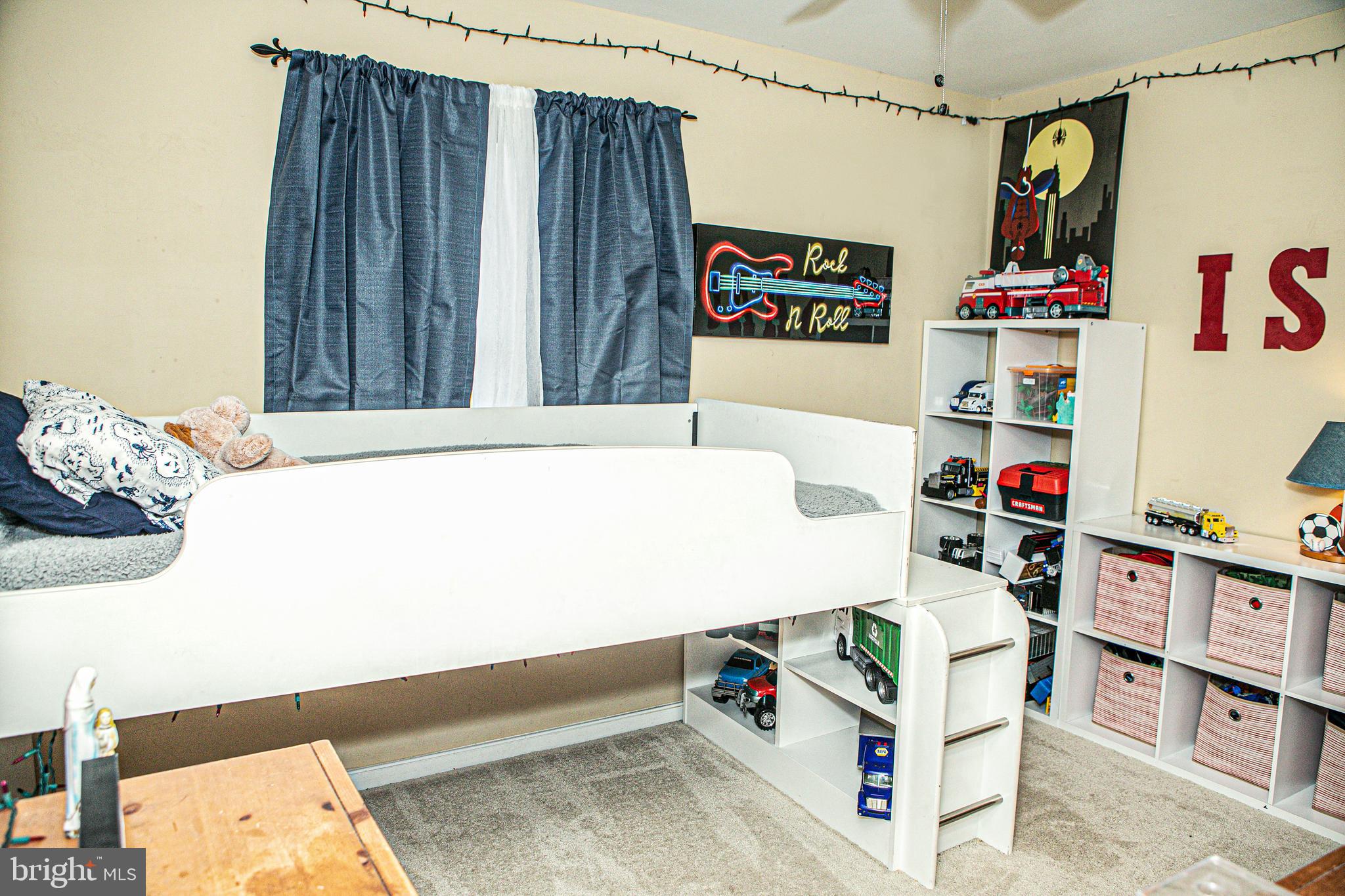 CAROLINE PINES - Residential