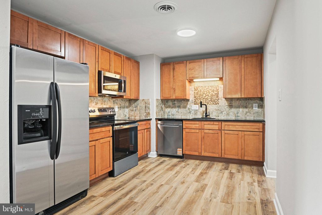 Photo of 1002 S Buckingham Road, STERLING, VA 20164 (MLS # VALO2109280)