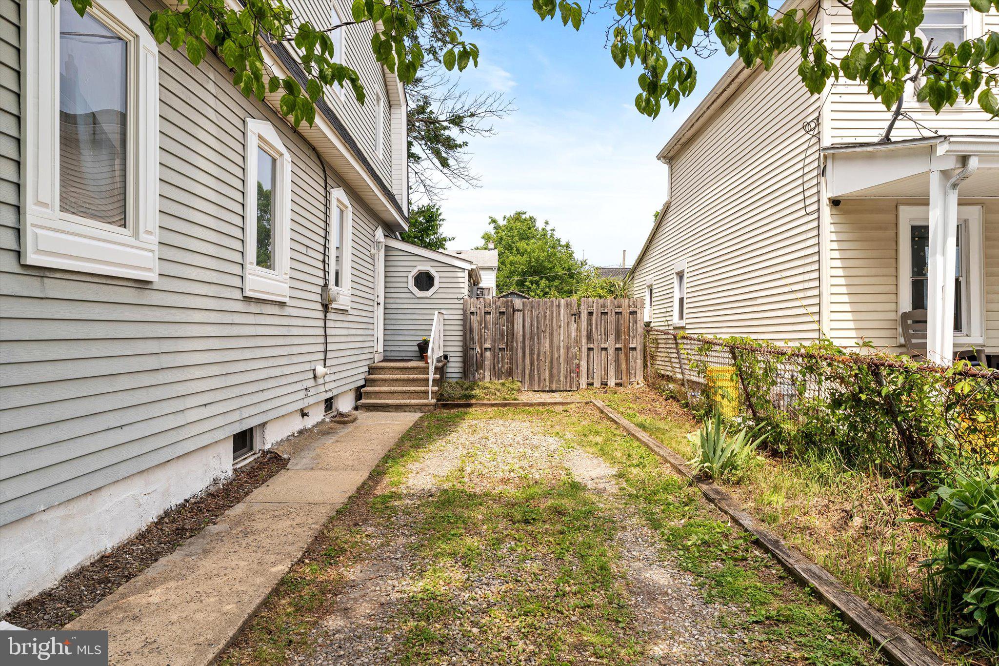 32 VICTORIA AVENUE
