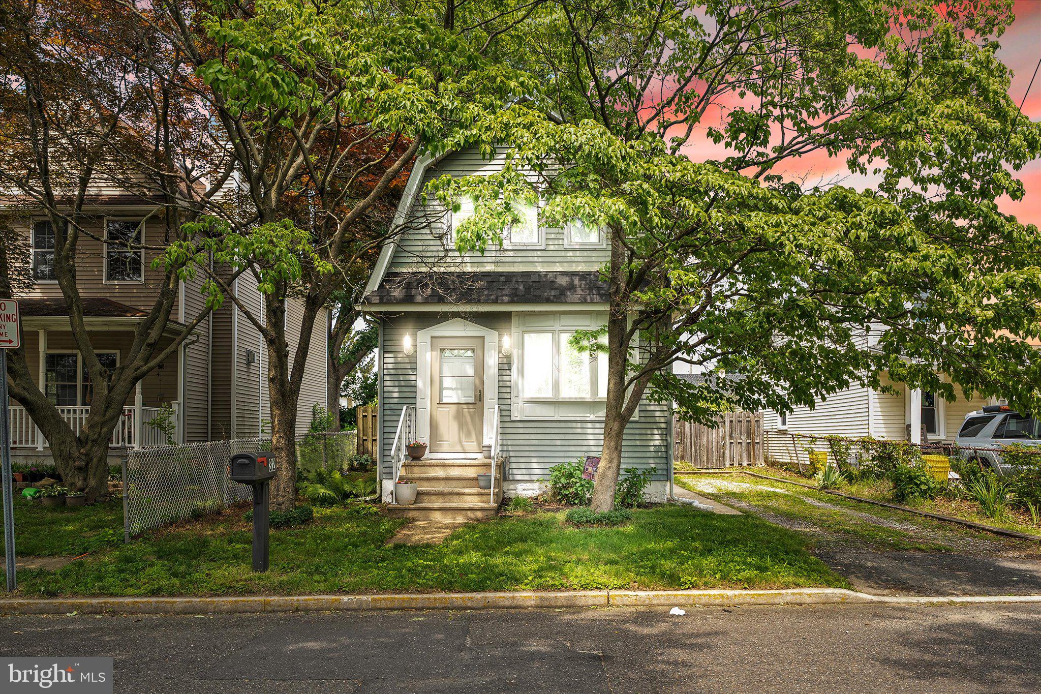 32 VICTORIA AVENUE