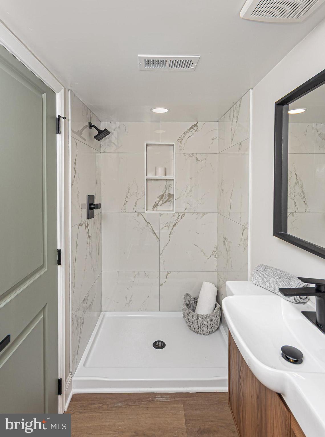 GLEN OAKS - Residential