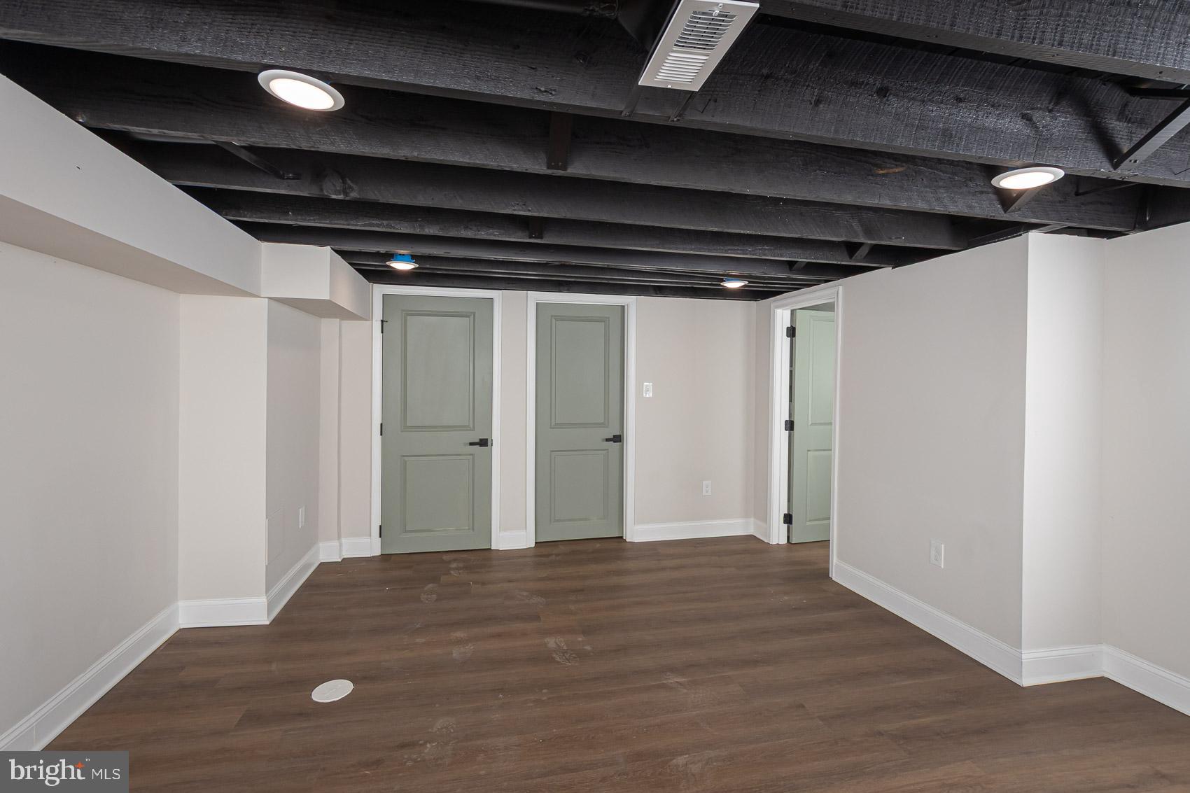 GLEN OAKS - Residential