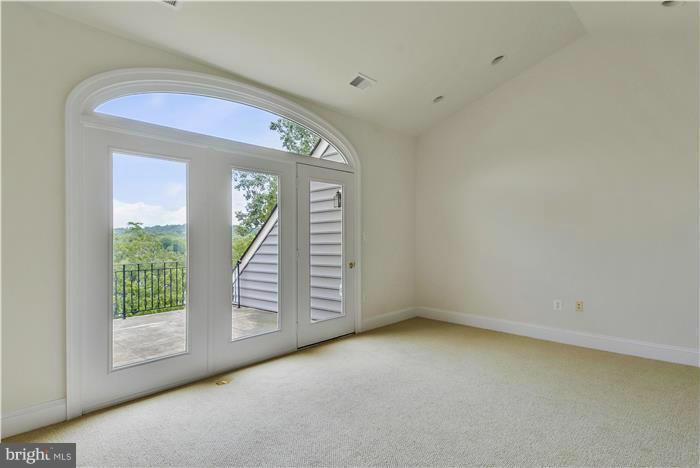 RIVER CREEK - Residential